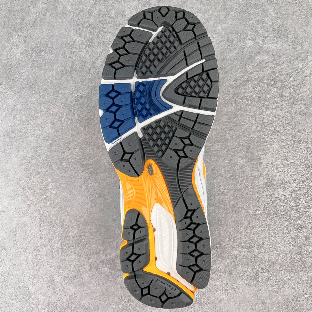 New Balance 2002R Sneaker 3 - vstockx