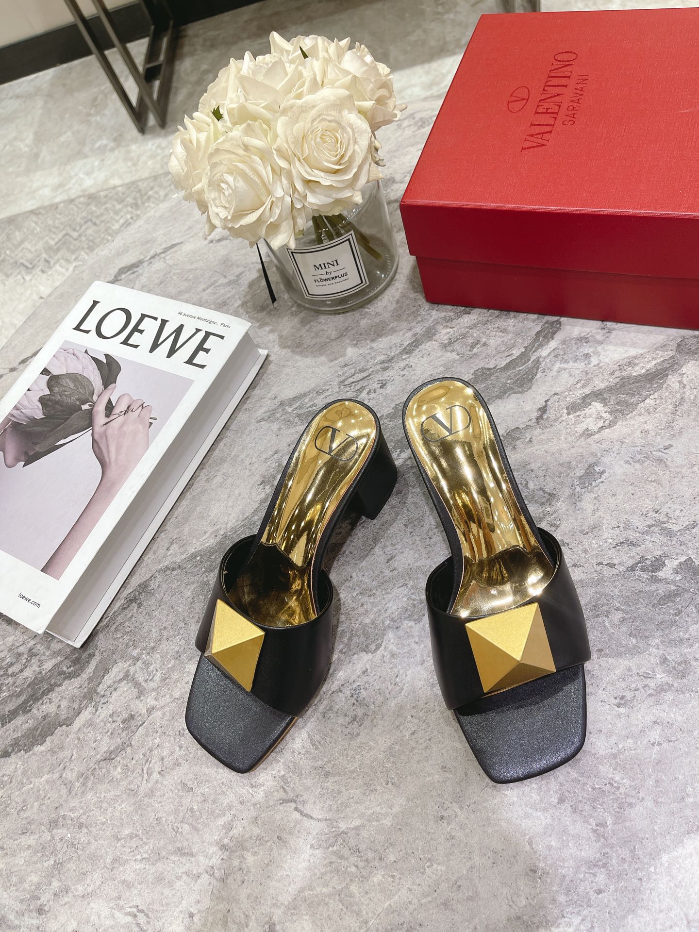 VALENTINO GARAVANI Roman Stud WOMEN 6 - vstockx