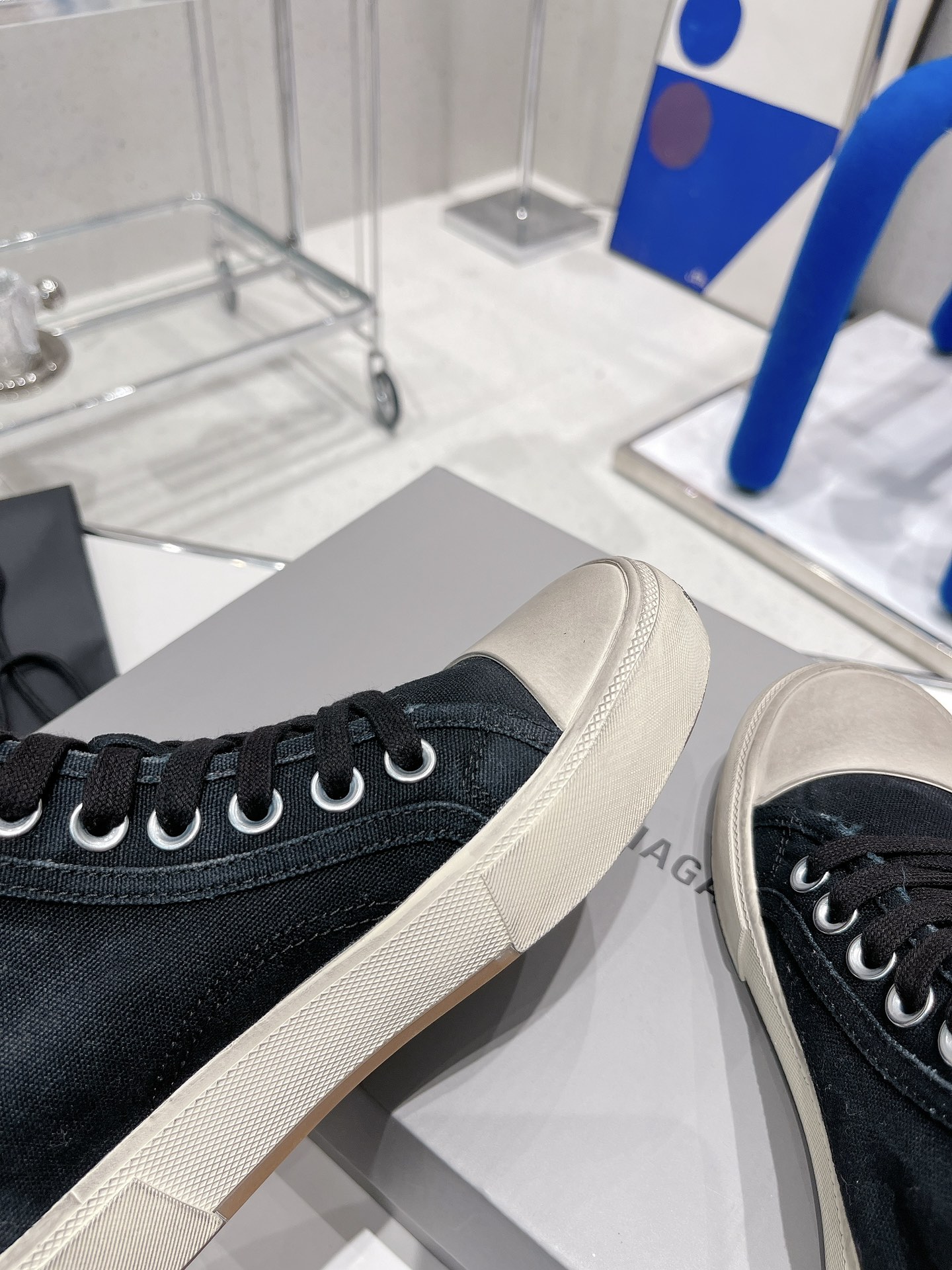 Balenciaga Paris Sneaker 3 - vstockx