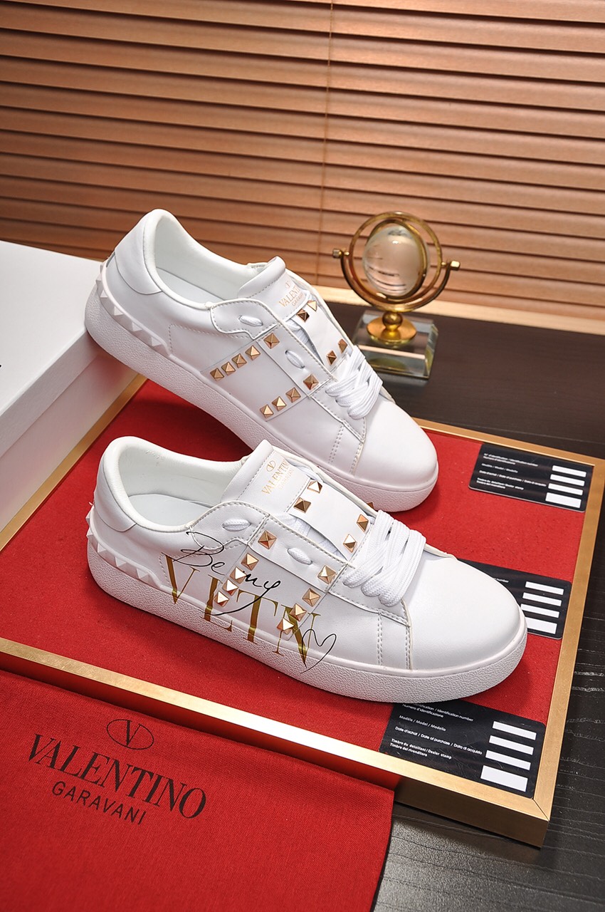 Valentino Garavani Rockstud Untitled calfskin sneaker 24 - vstockx