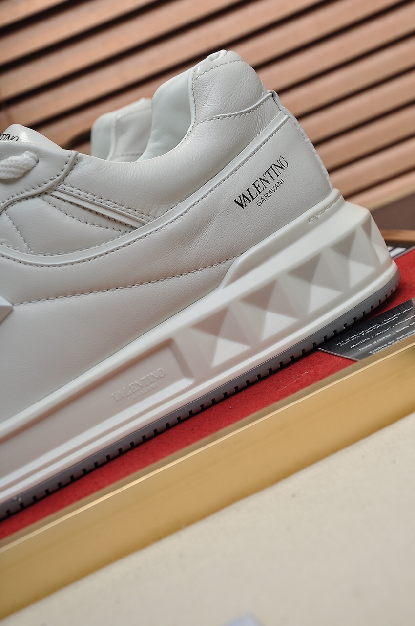 Valentino Garavani One Stud Low-top sneakers 7 - vstockx