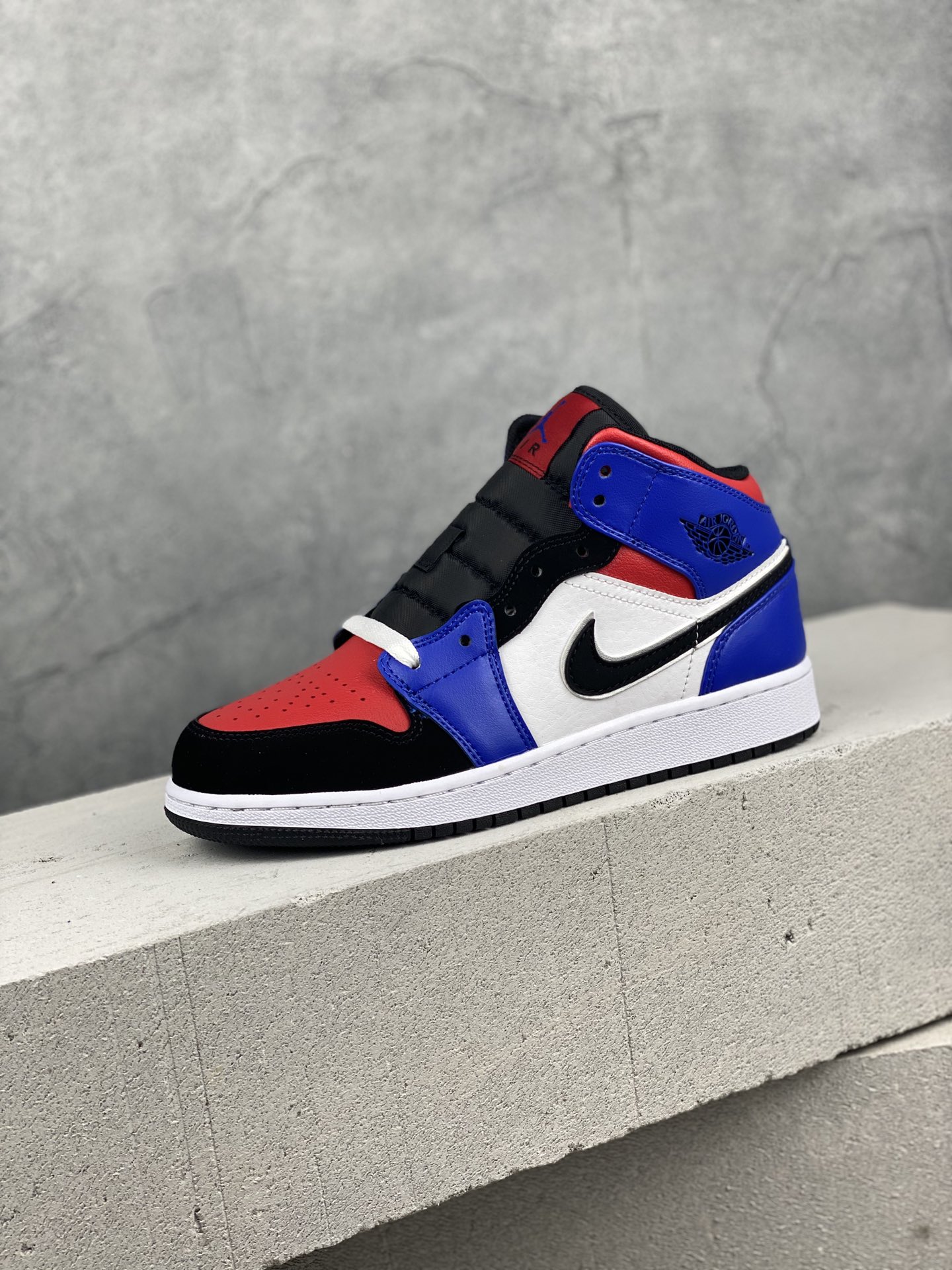 Jordan 1 Mid Top 3 - vstockx