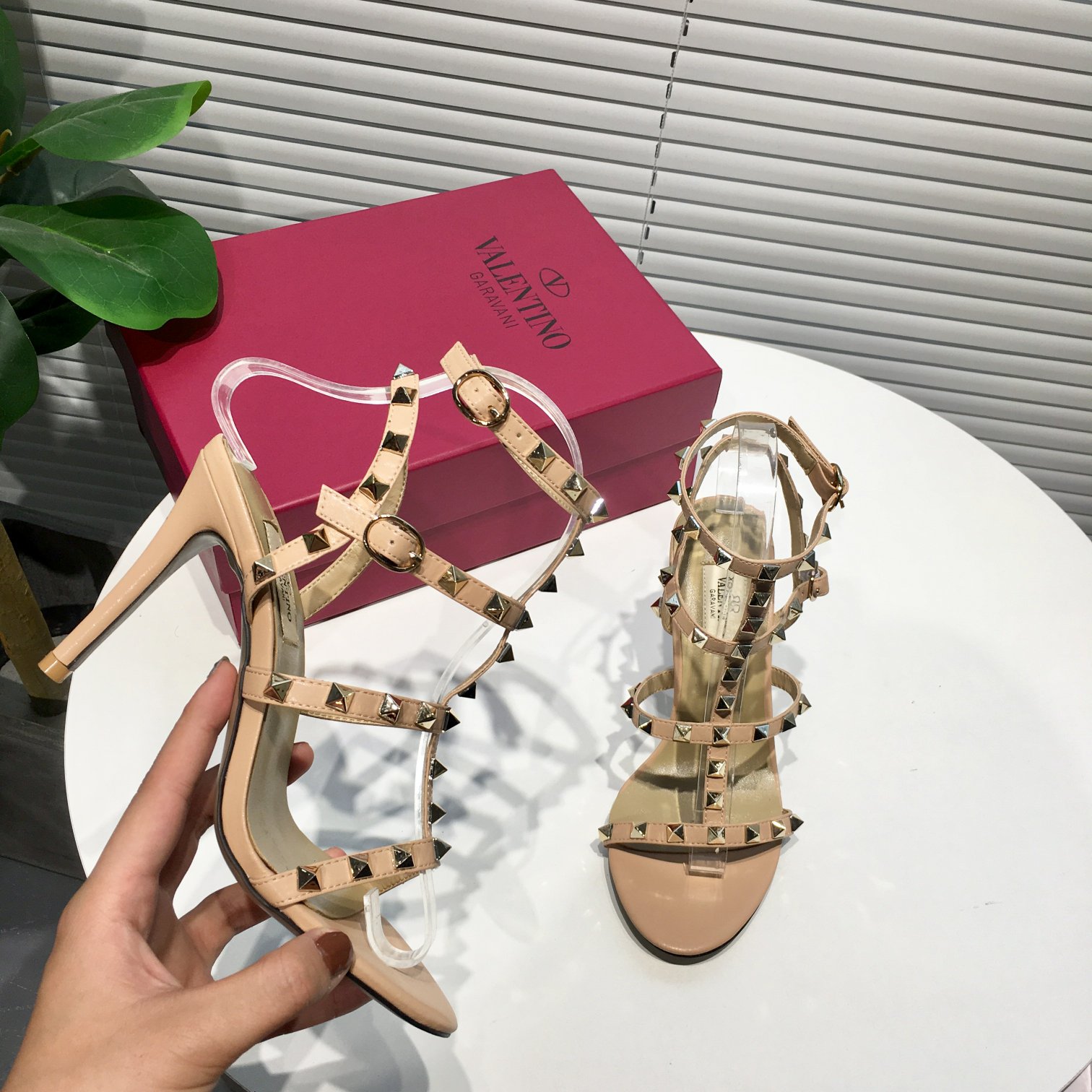 VALENTINO GARAVANI Rockstud WOMEN 36 - vstockx