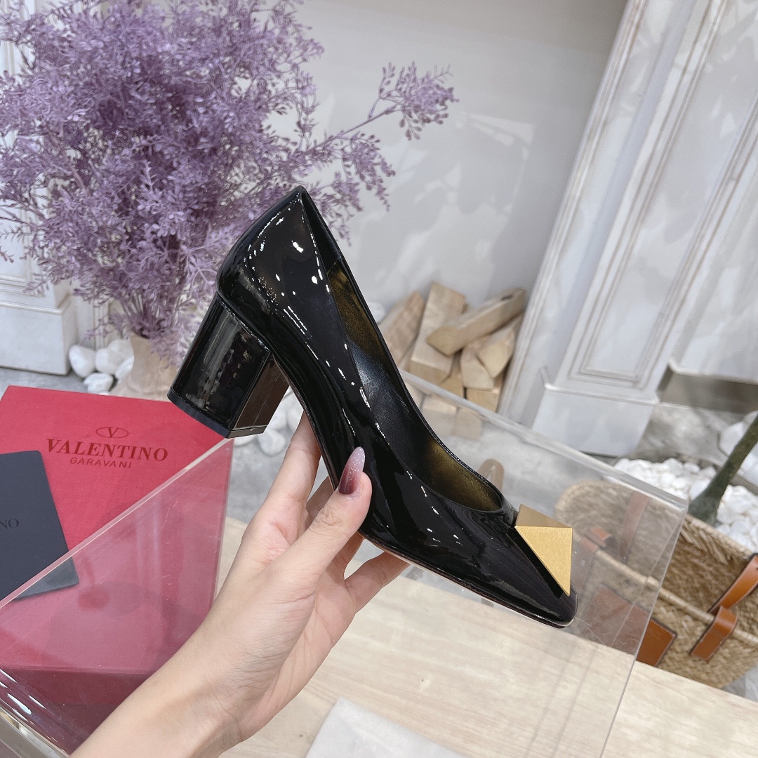 VALENTINO GARAVANI Roman Stud WOMEN 18 - vstockx