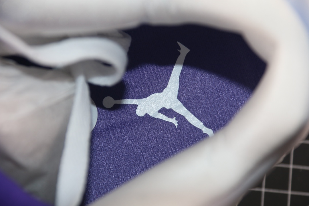 Jordan 4 Retro Metallic Purple - vstockx