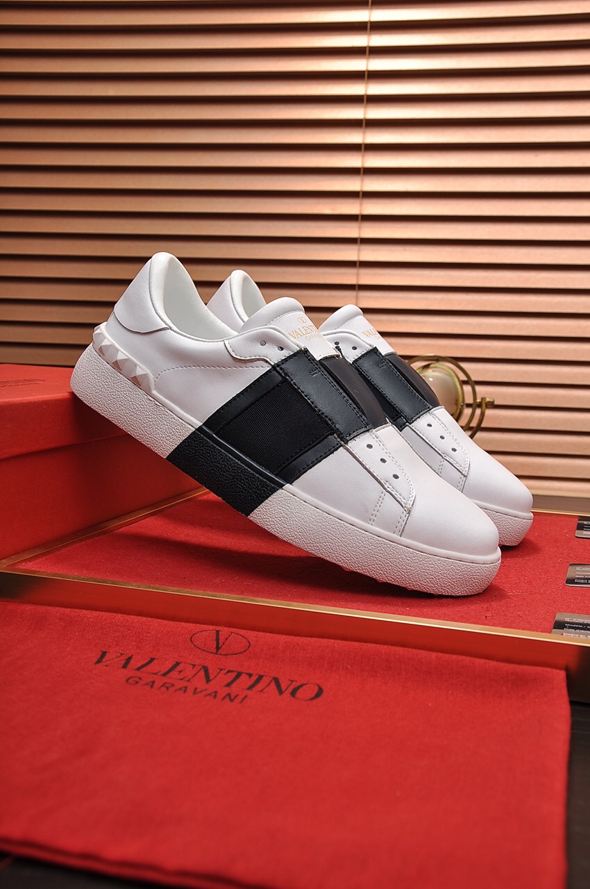 Valentino Garavani Rockstud Untitled calfskin sneaker 17 - vstockx