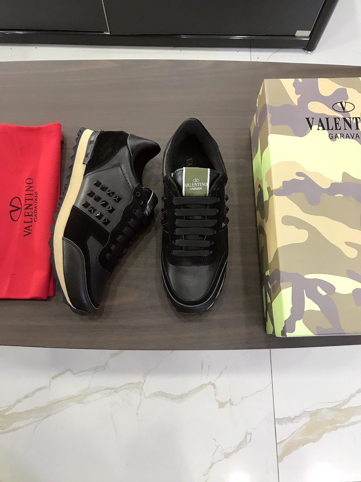 Valentino Garavani Rockrunner camouflage-print sneakers 2 - vstockx