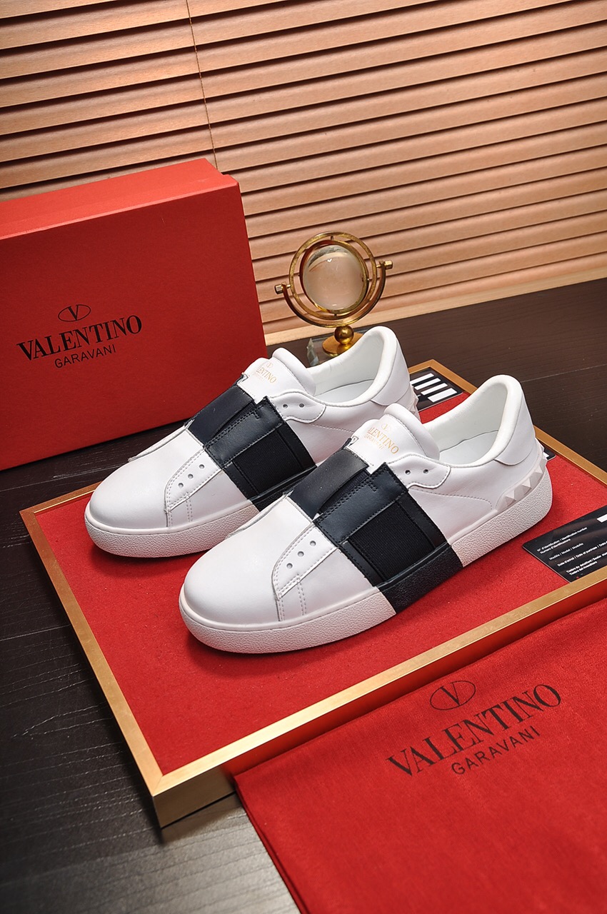 Valentino Garavani Rockstud Untitled calfskin sneaker 17 - vstockx