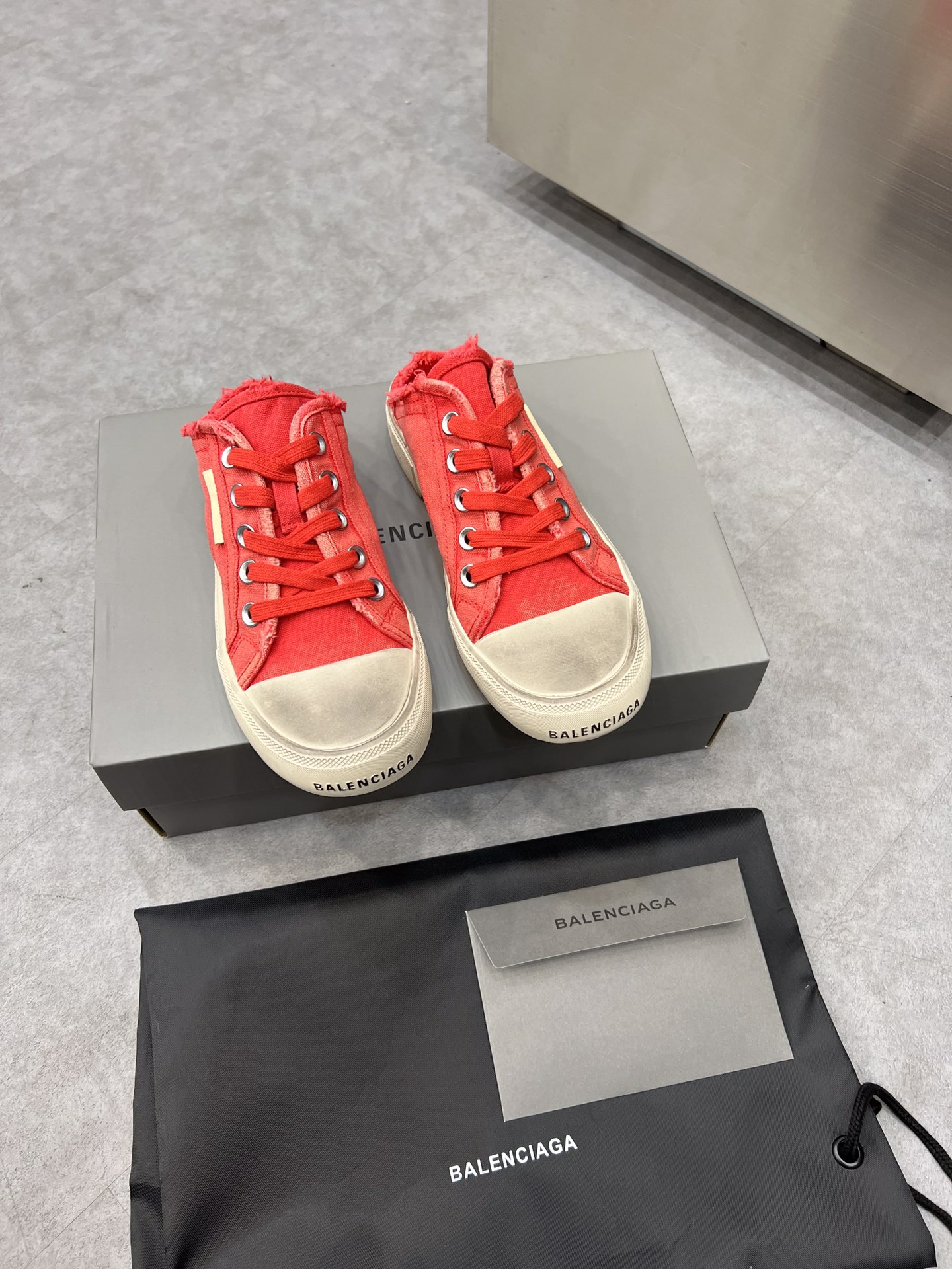 Balenciaga Paris Sneaker 4 - vstockx