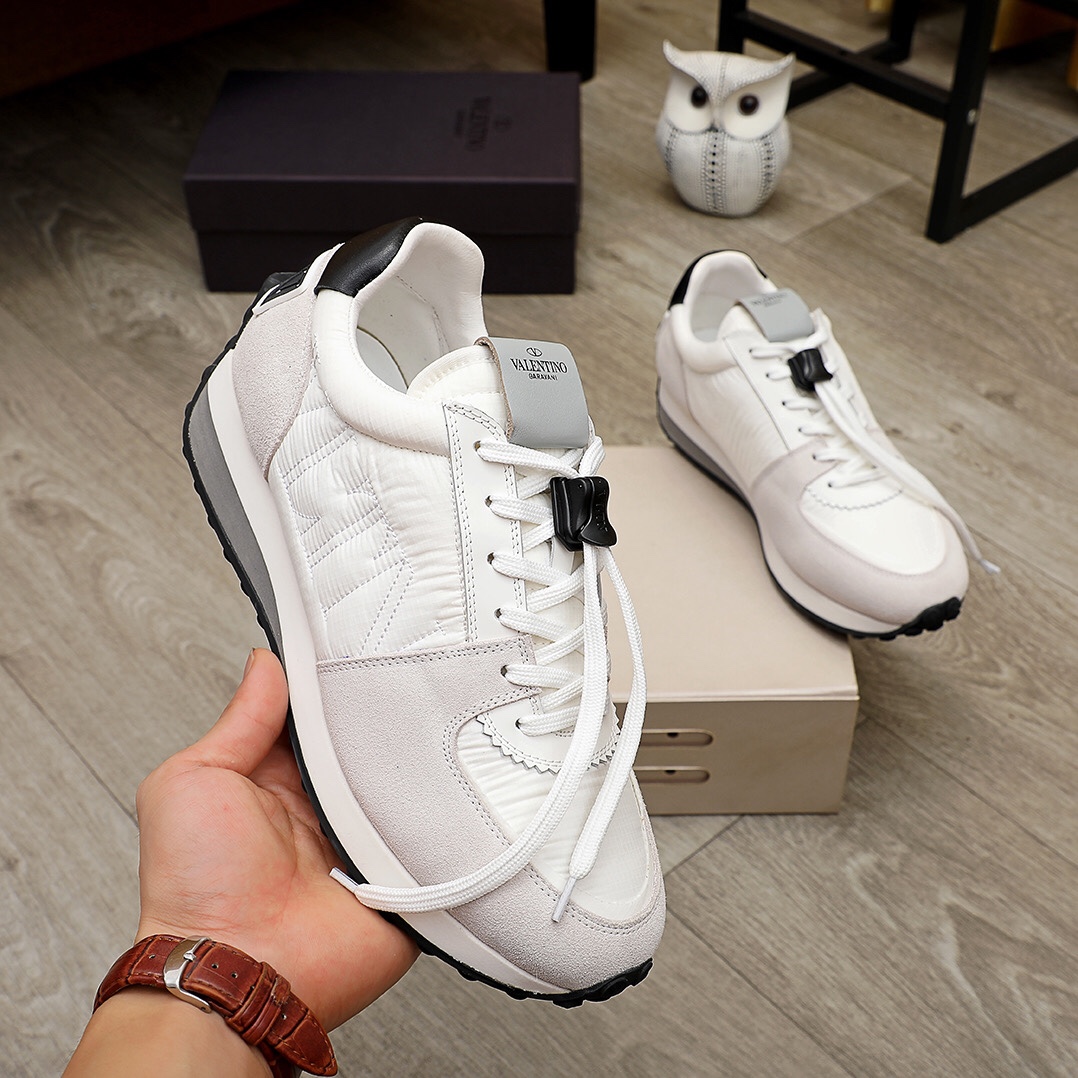 Valentino Garavani Low-top sneakers 15 - vstockx