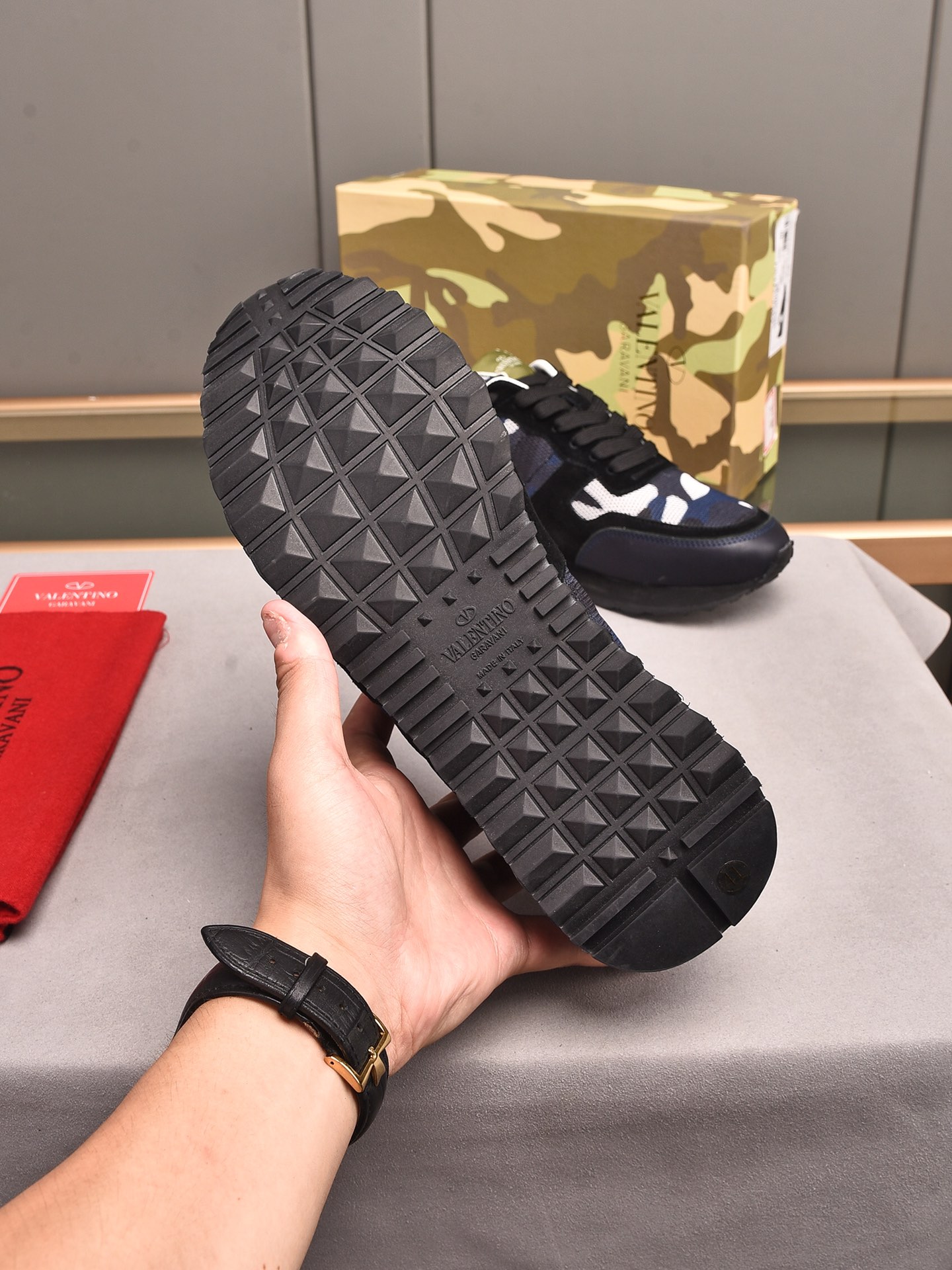 Valentino Garavani Rockrunner camouflage-print sneakers 9 - vstockx