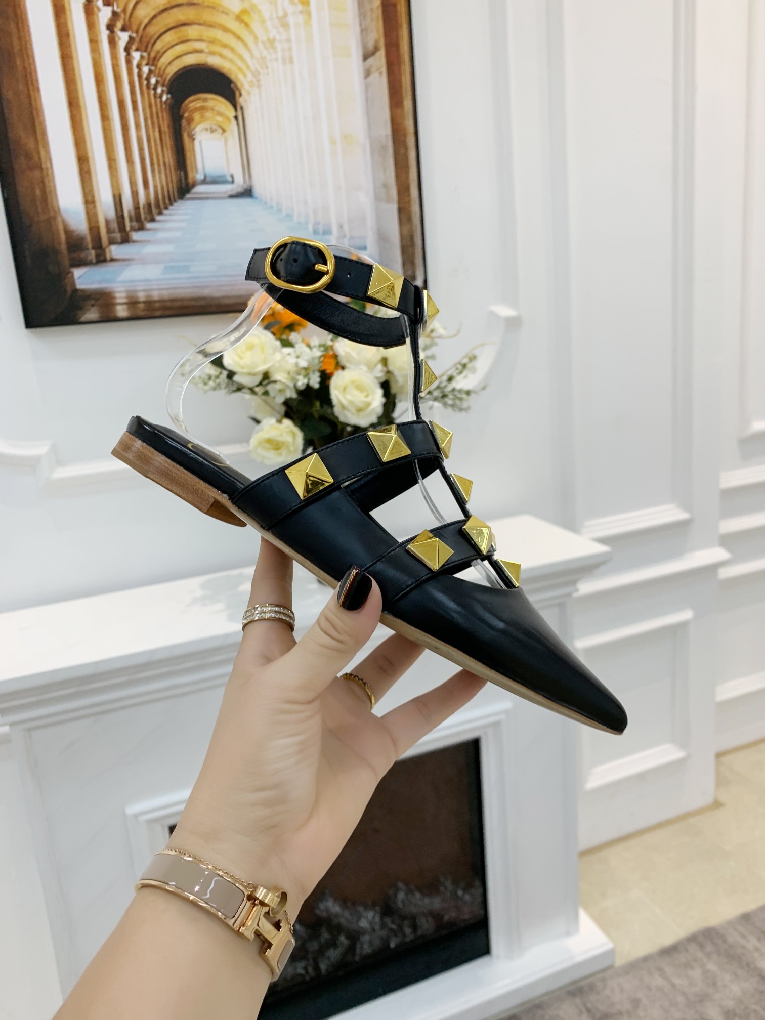 VALENTINO GARAVANI Roman Stud WOMEN 33 - vstockx