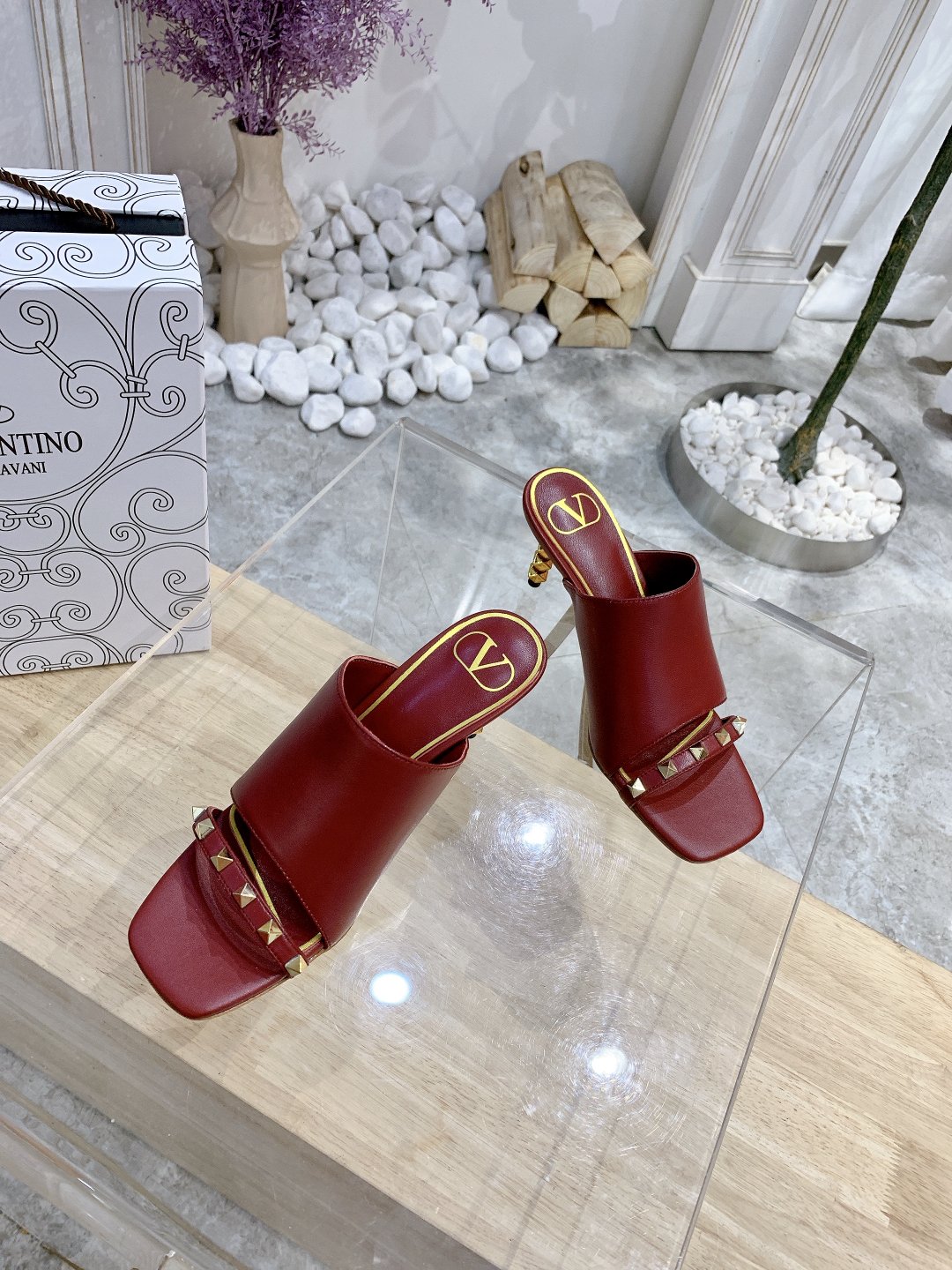 VALENTINO GARAVANI ROMAN STUD WOMEN 11 - vstockx