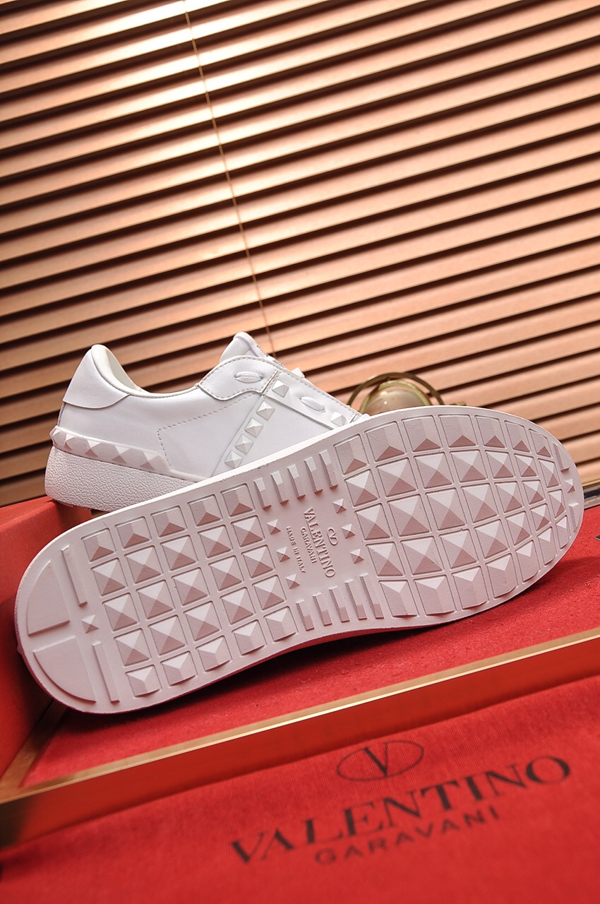 Valentino Garavani Rockstud Untitled calfskin sneaker 7 - vstockx