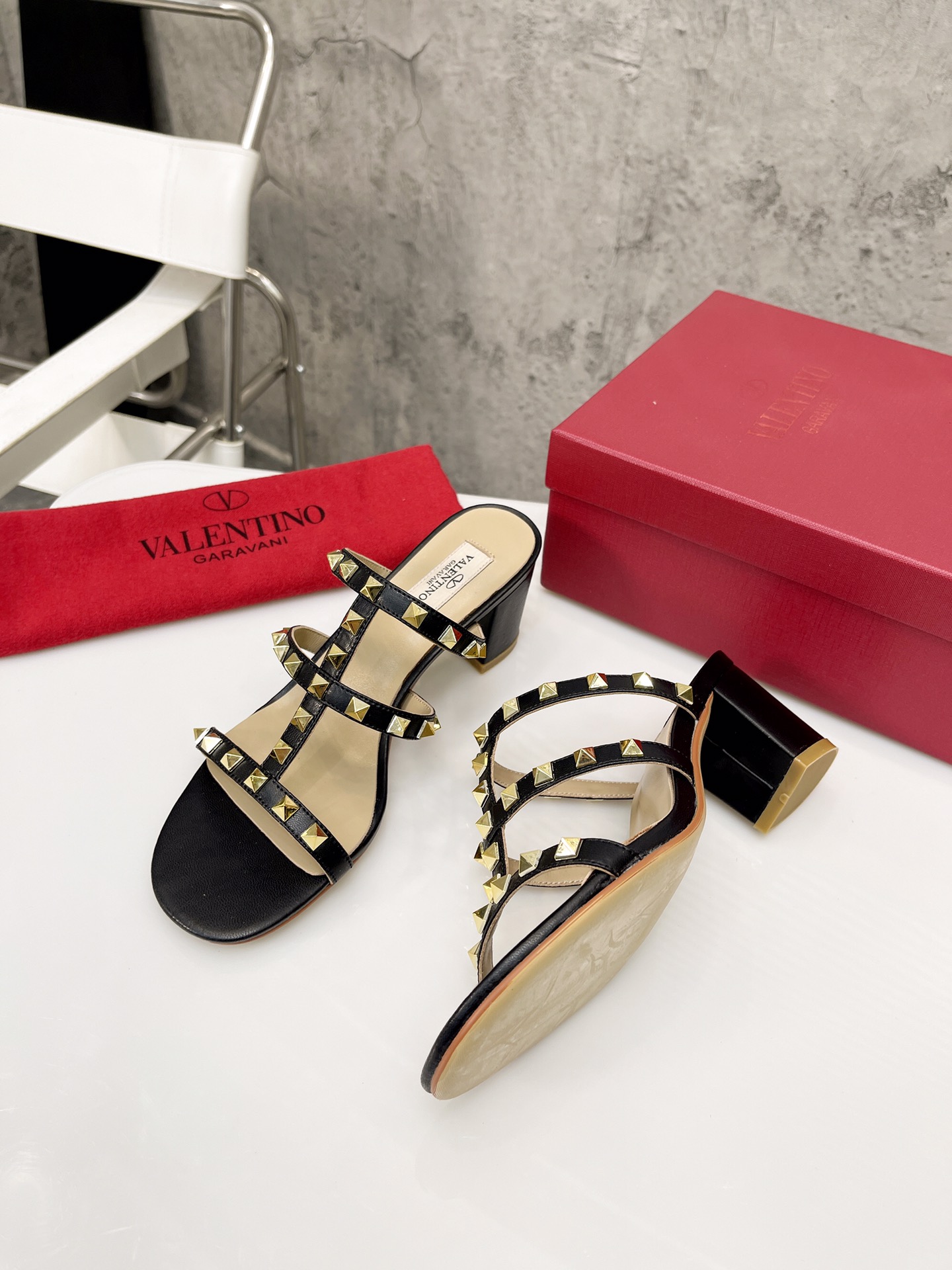 VALENTINO GARAVANI Rockstud WOMEN 5 - vstockx