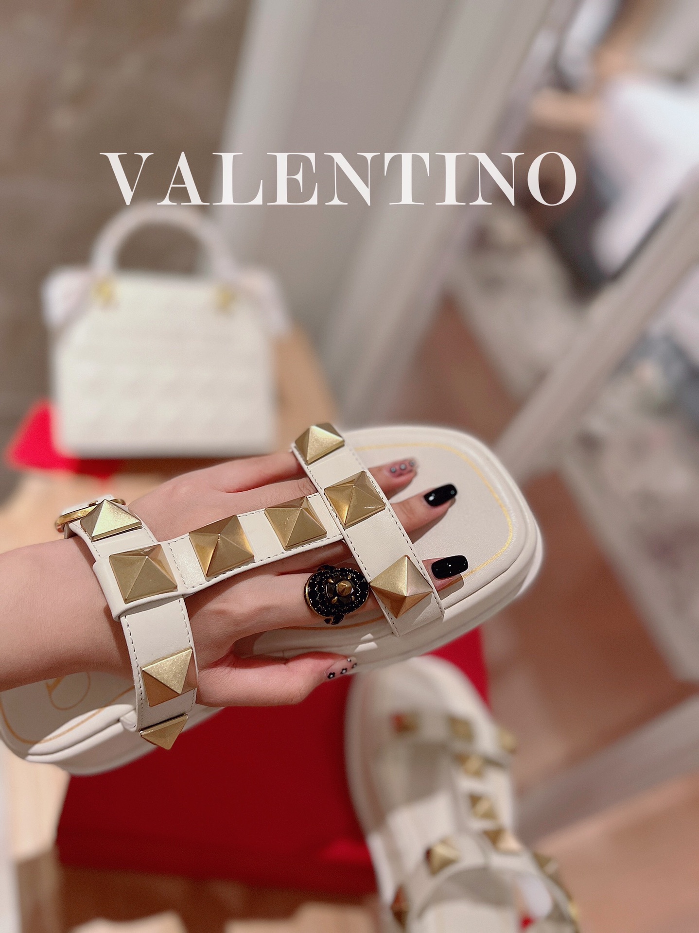 VALENTINO GARAVANI Roman Stud WOMEN 1 - vstockx