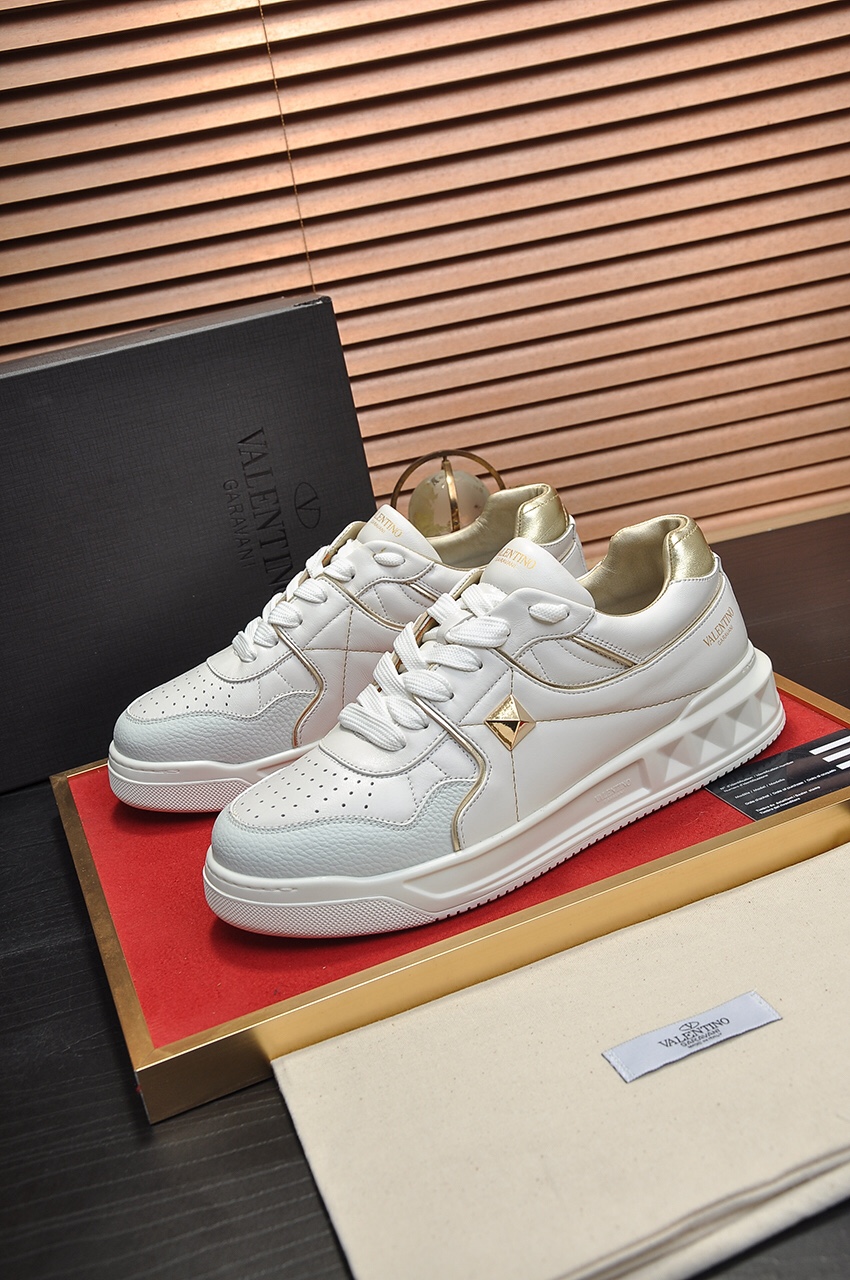 Valentino Garavani One Stud Low-top sneakers 9 - vstockx