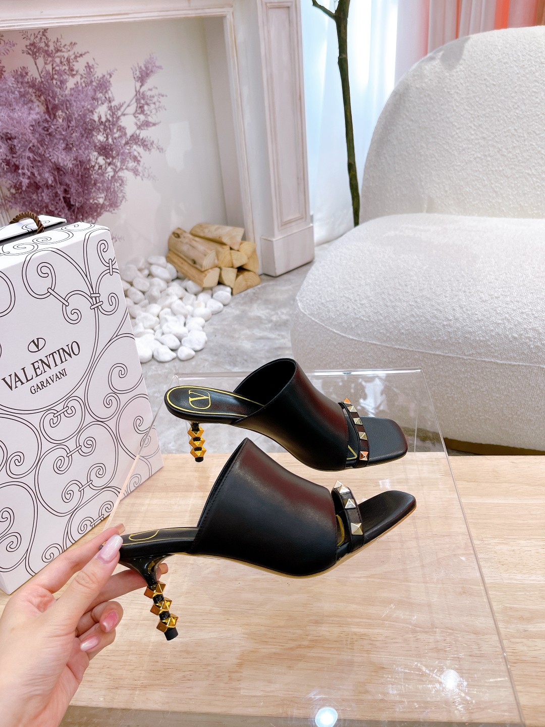 VALENTINO GARAVANI ROMAN STUD WOMEN 11 - vstockx