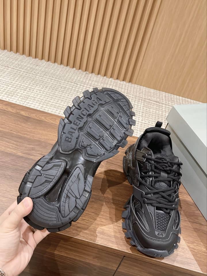 Balenciaga Track Clear Sole Black - vstockx