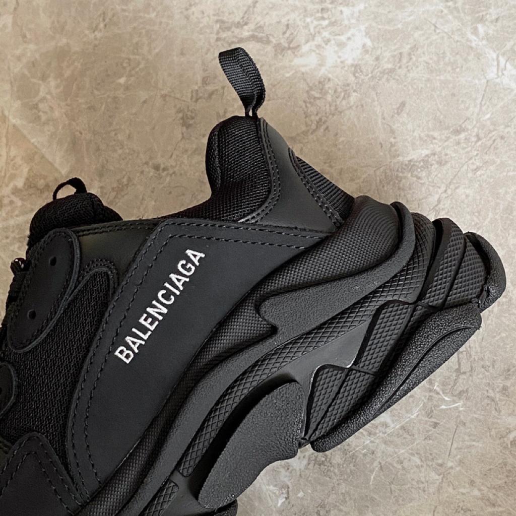 Balenciaga Triple S Black (2021) - vstockx