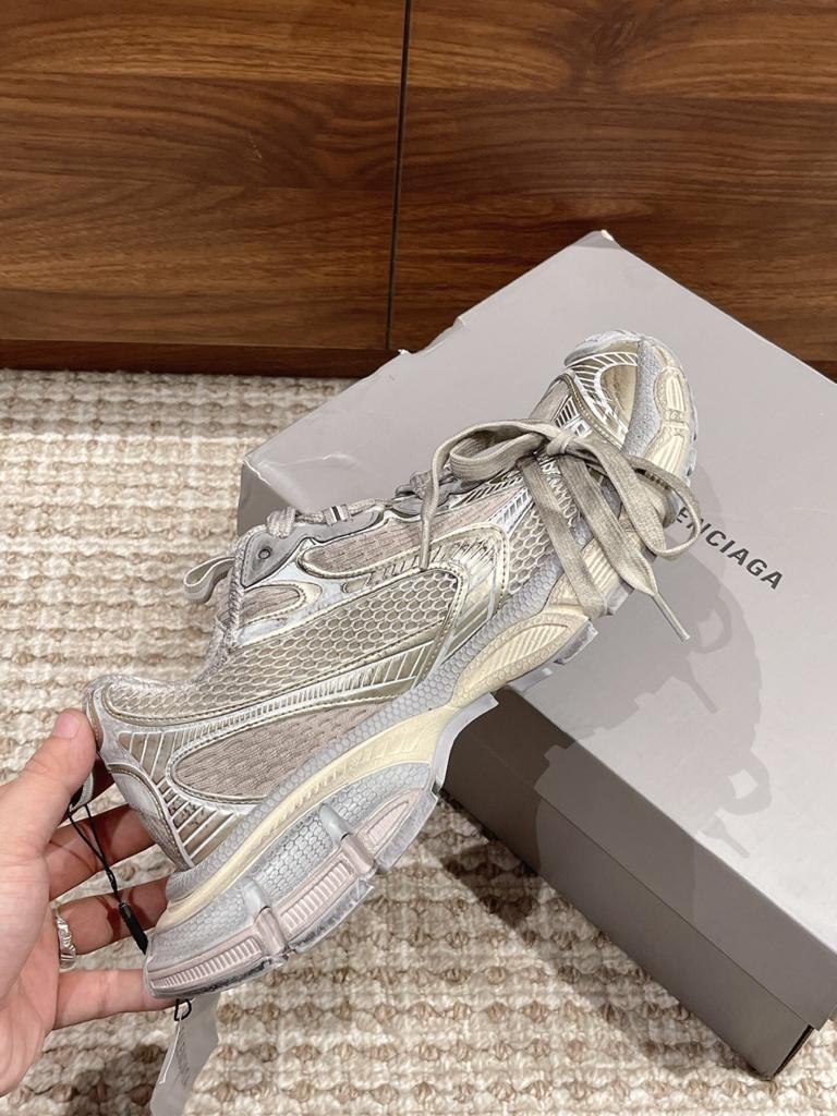 Balenciaga 3XL Off White - vstockx