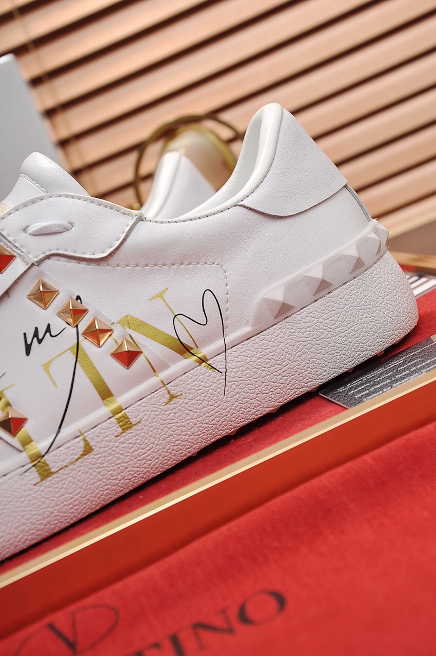 Valentino Garavani Rockstud Untitled calfskin sneaker 24 - vstockx