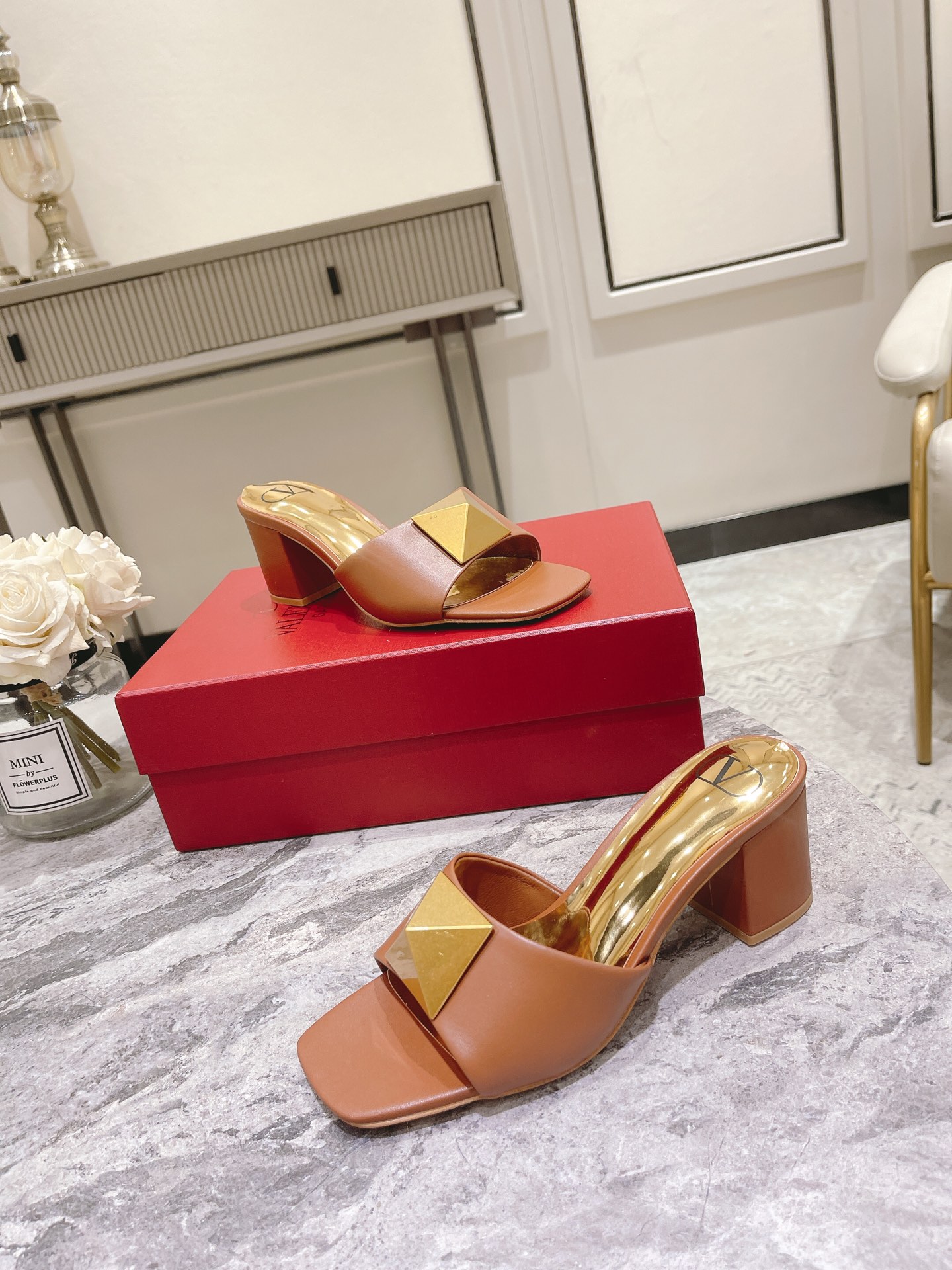 VALENTINO GARAVANI Roman Stud WOMEN 6 - vstockx