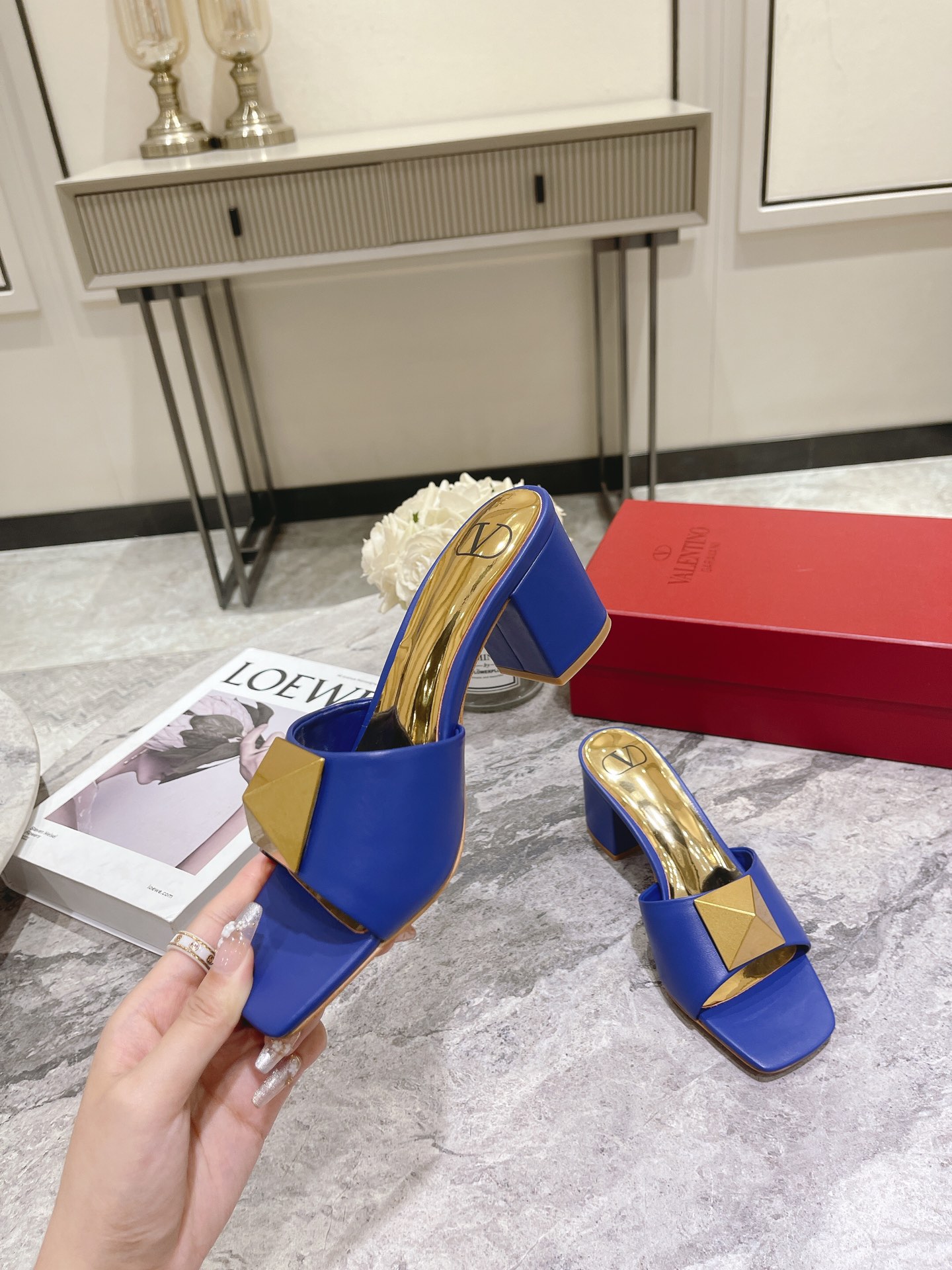 VALENTINO GARAVANI Roman Stud WOMEN 6 - vstockx