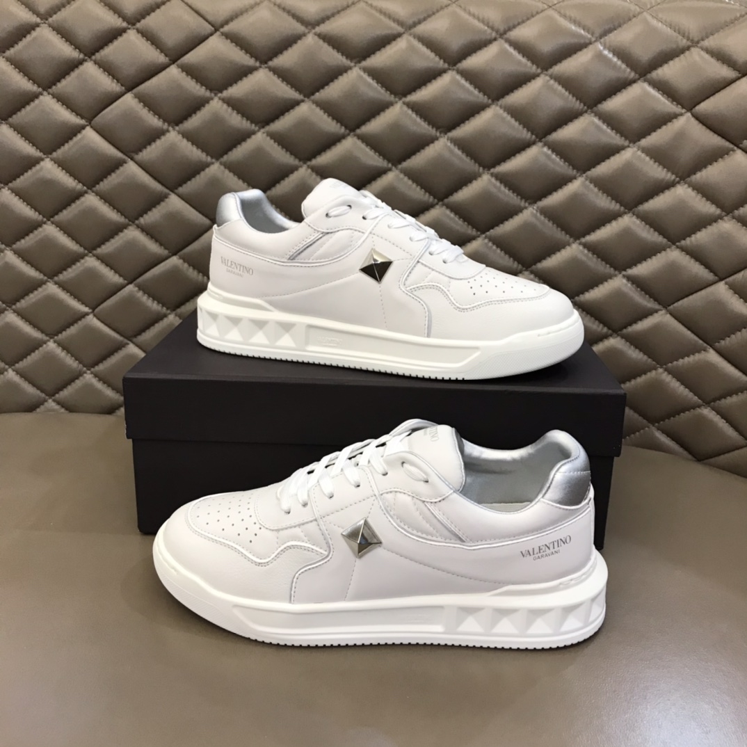 Valentino Garavani One Stud Low-top sneakers 14 - vstockx