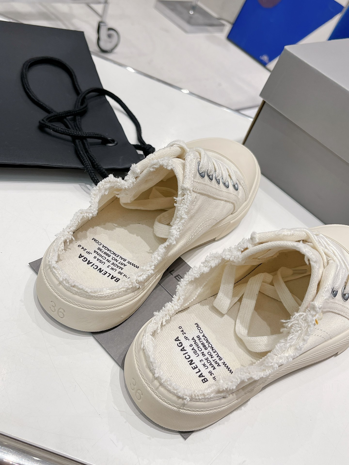 Balenciaga Paris Sneaker 3 - vstockx