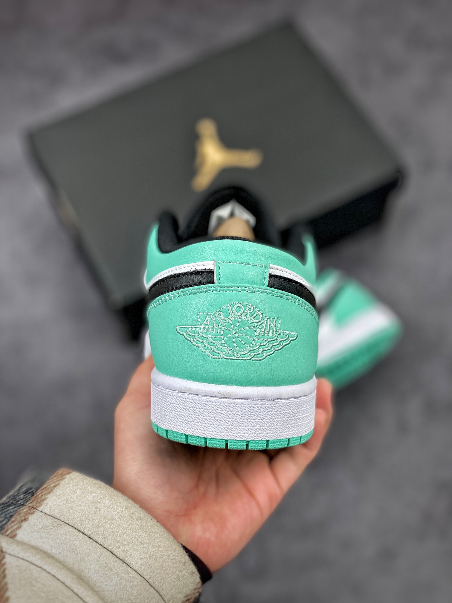 Jordan 1 Low Emerald Toe - vstockx