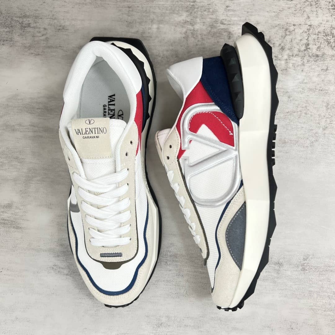 Valentino Garavani Vlogo Pace low-top sneaker in split leather, fabric and calfskin - vstockx