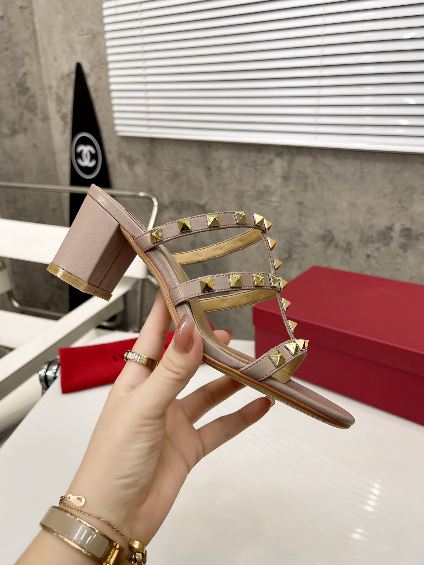 VALENTINO GARAVANI Rockstud WOMEN 5 - vstockx