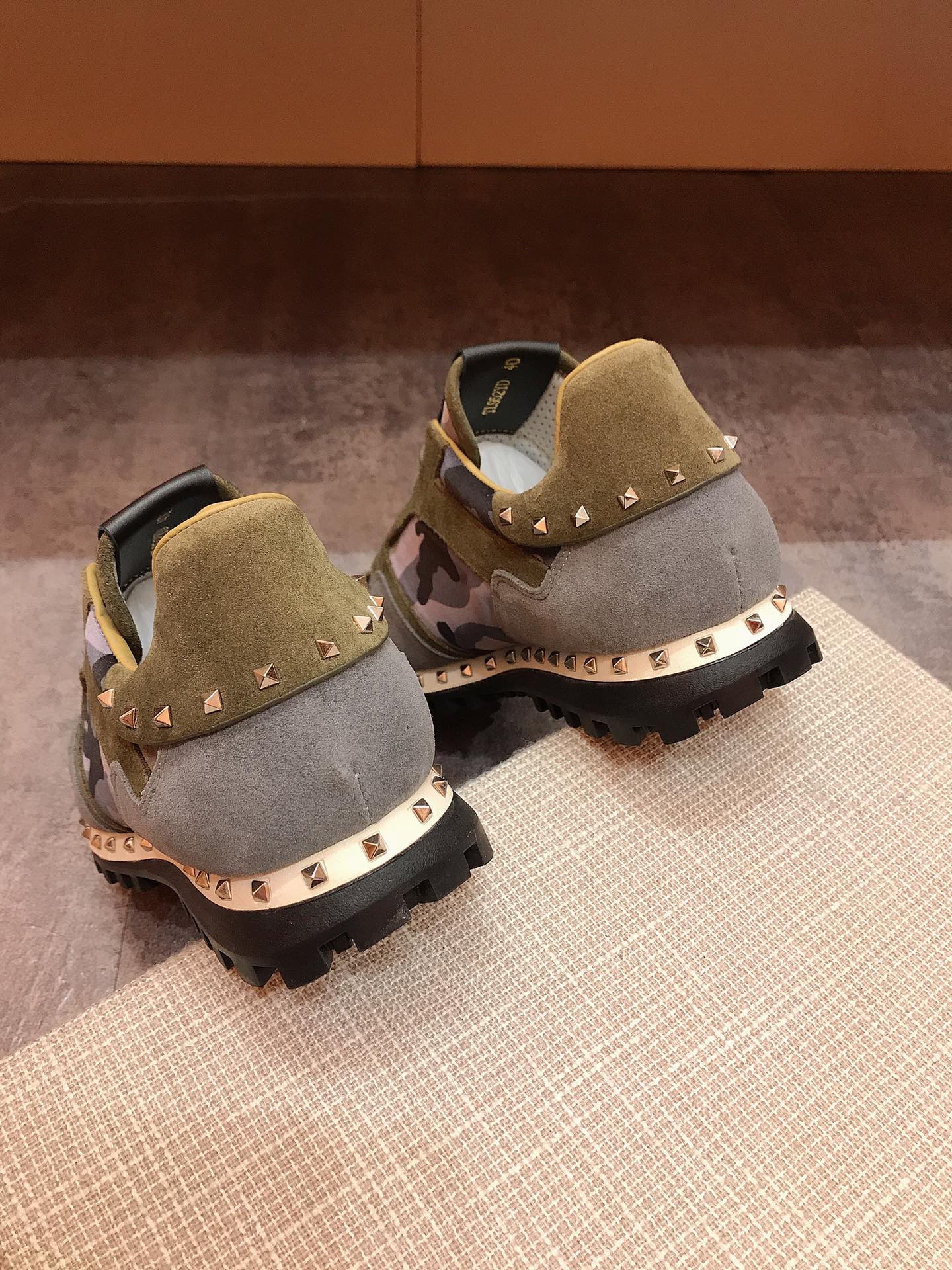 Valentino Garavani Rockrunner camouflage-print sneakers 16 - vstockx