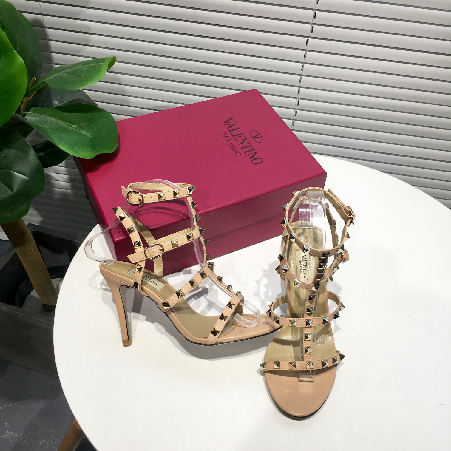 VALENTINO GARAVANI Rockstud WOMEN 36 - vstockx