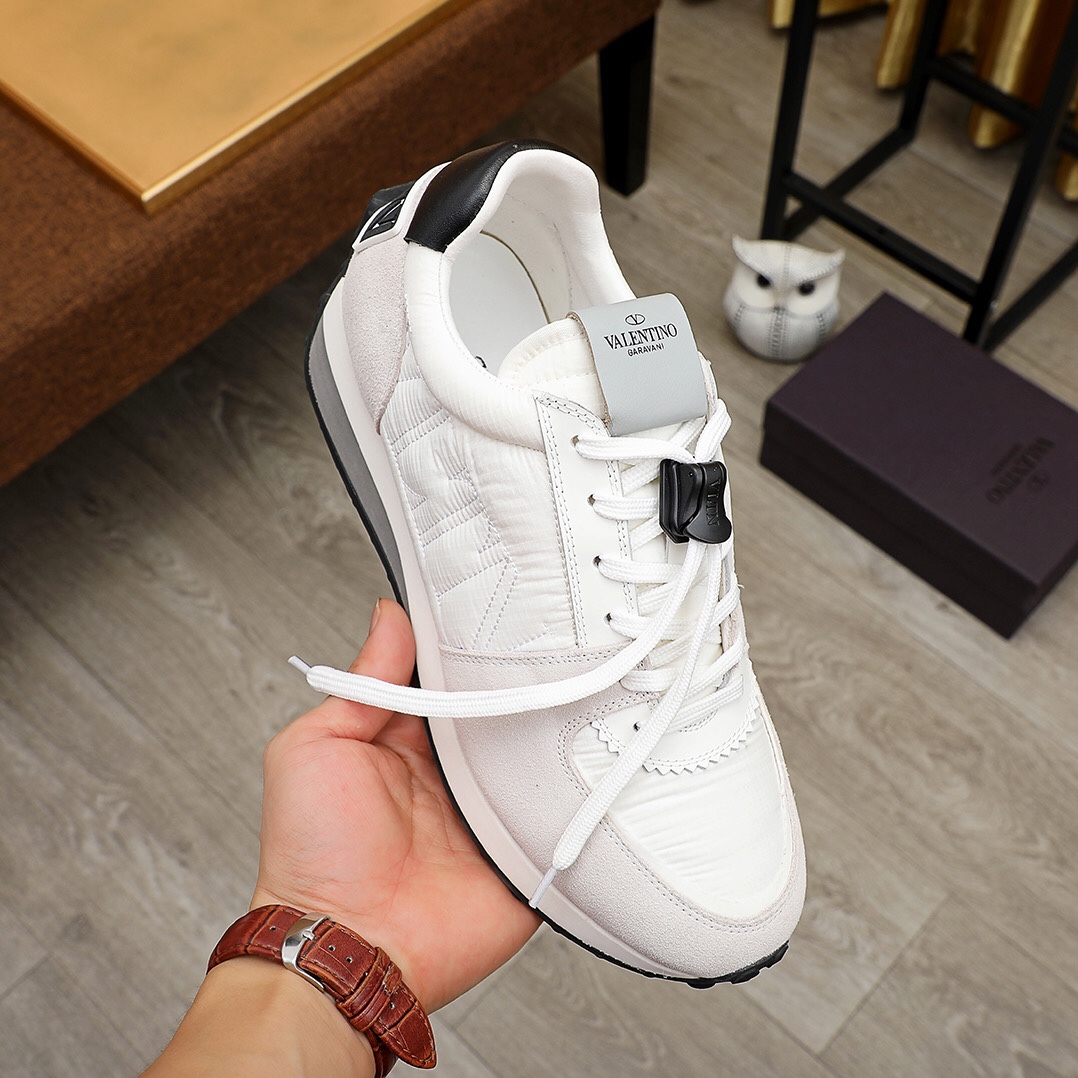 Valentino Garavani Low-top sneakers 15 - vstockx