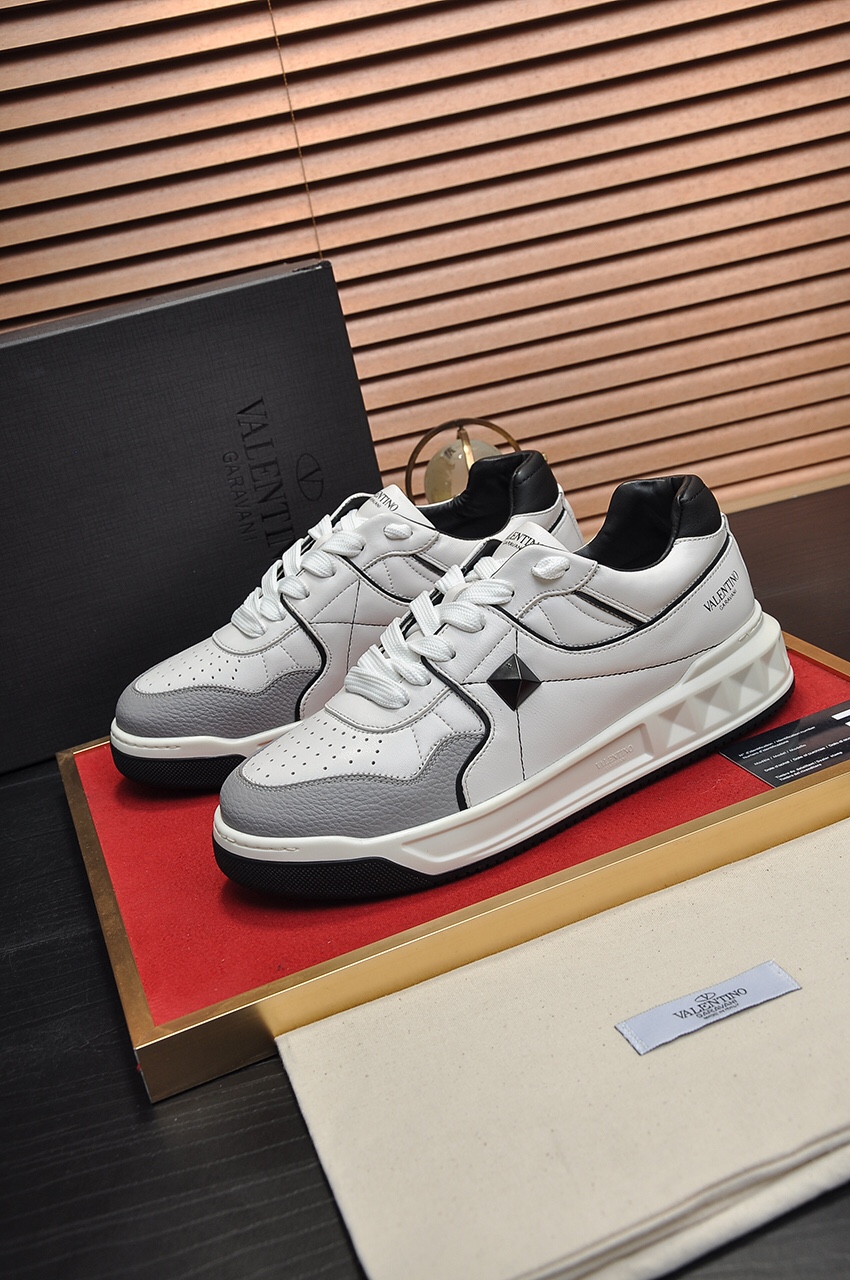 Valentino Garavani One Stud Low-top sneakers 8 - vstockx