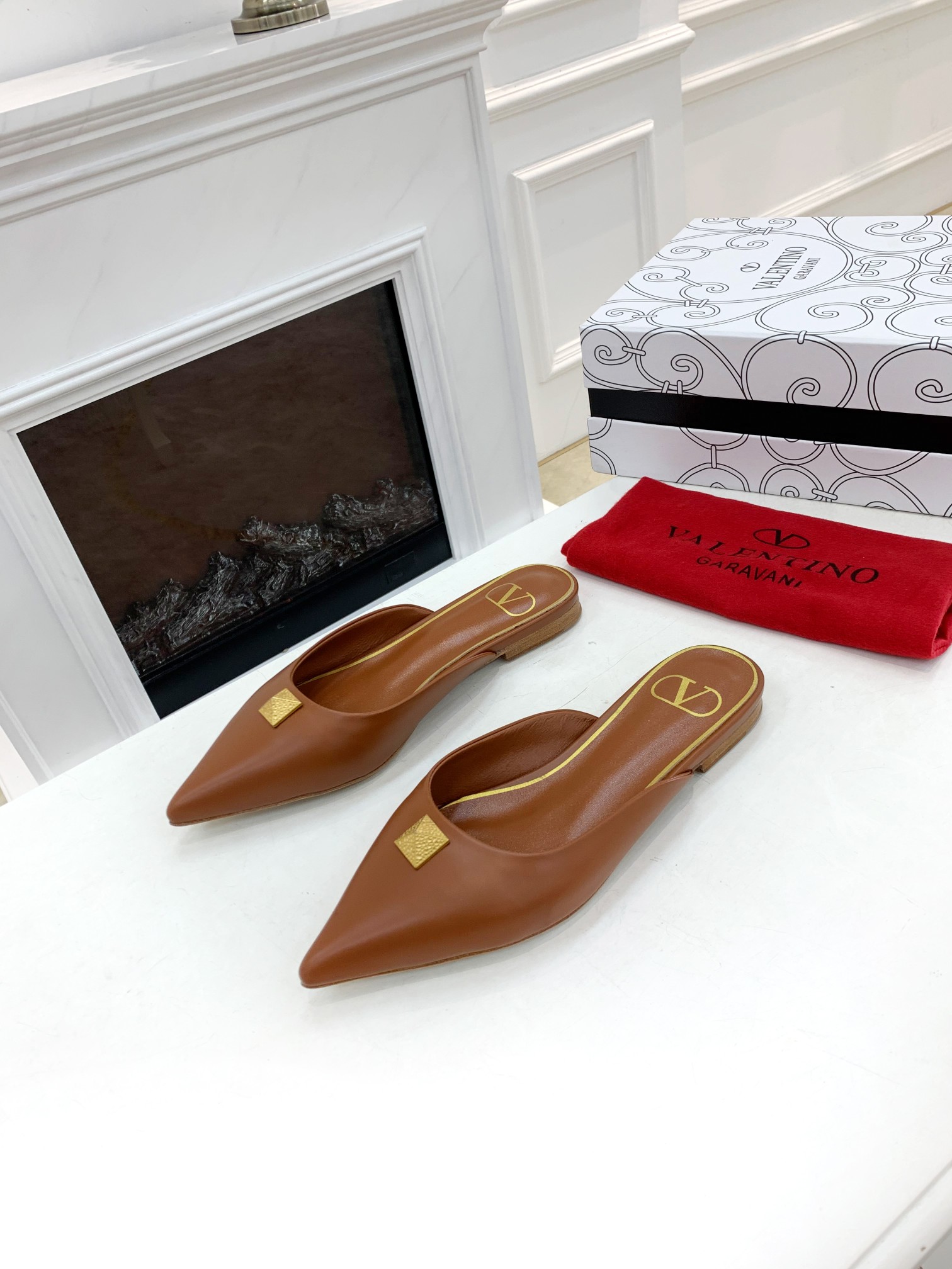 Valentino Garavani Flat sandals Women 15 - vstockx