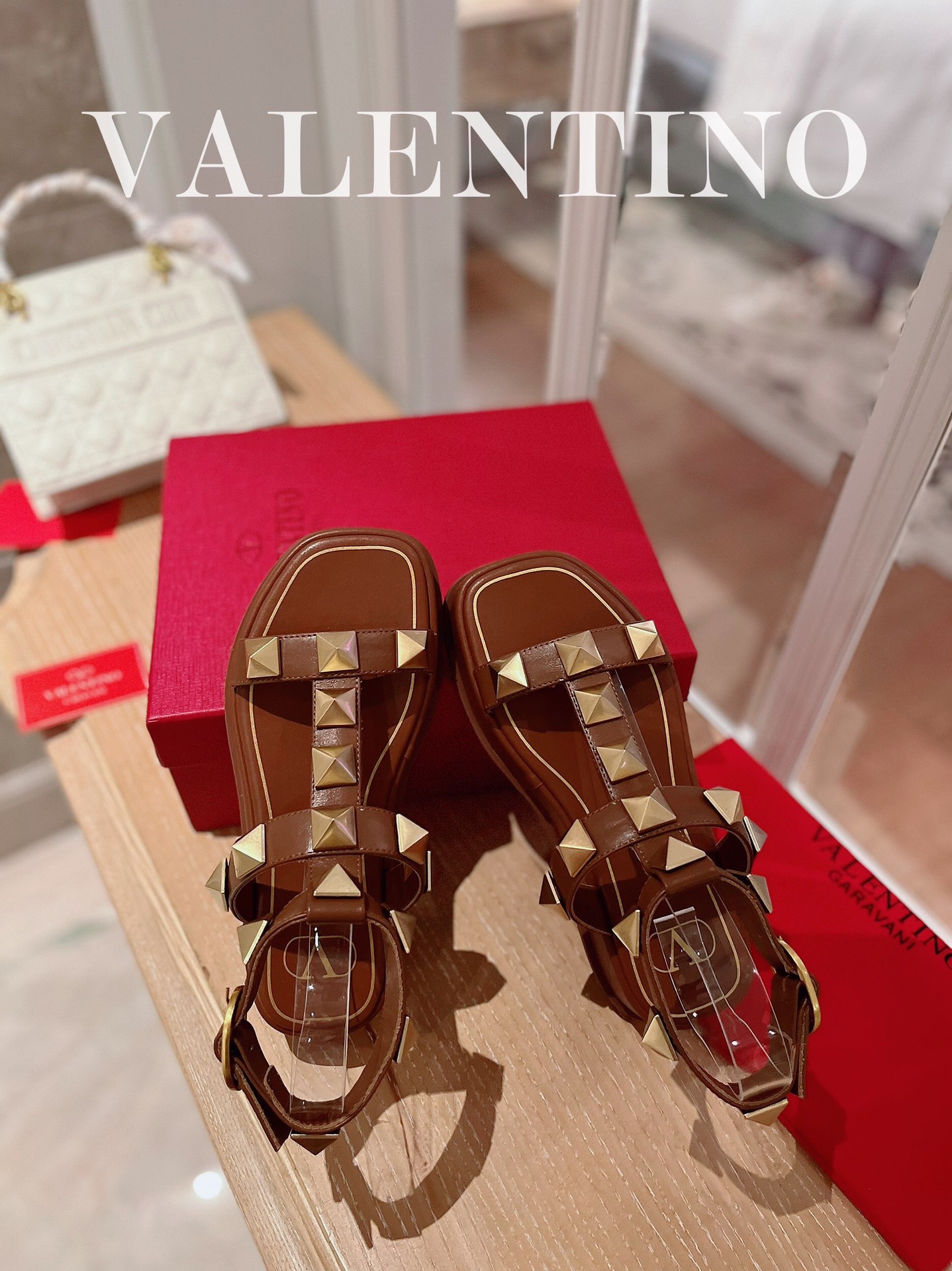 VALENTINO GARAVANI Roman Stud WOMEN 1 - vstockx