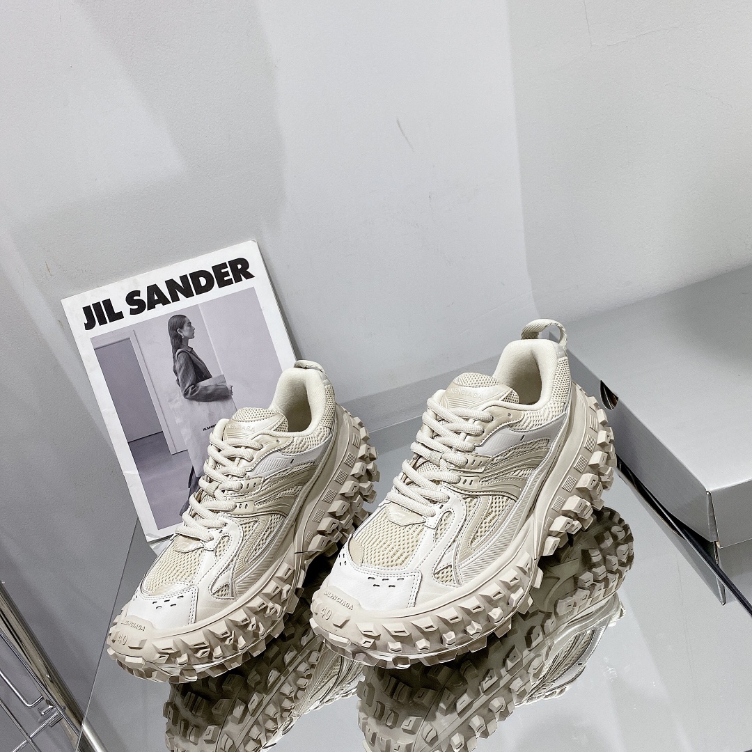 Balenciaga Defender TRAINERS 5 - vstockx