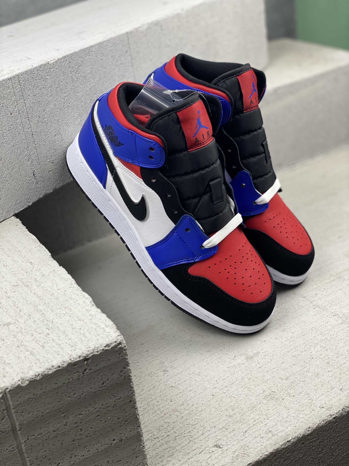 Jordan 1 Mid Top 3 - vstockx