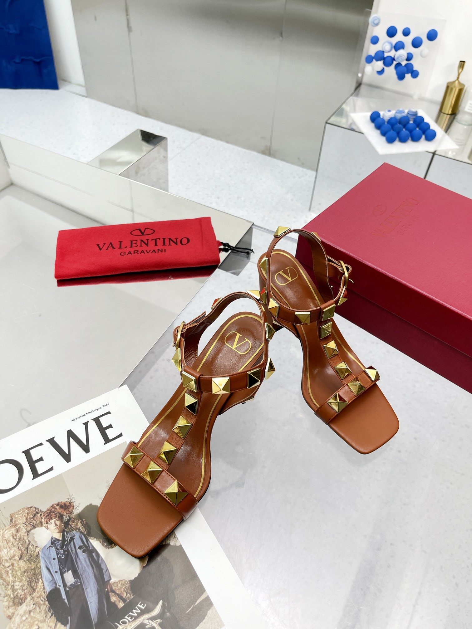 VALENTINO GARAVANI Roman Stud WOMEN 14 - vstockx