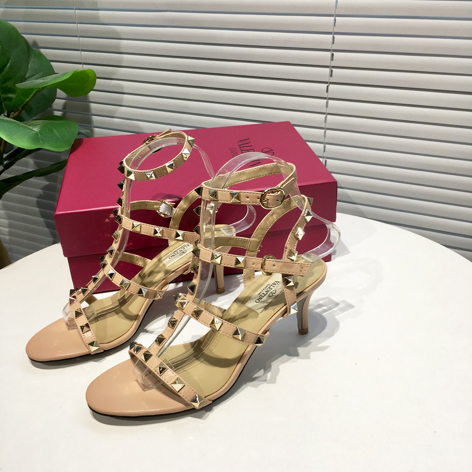 VALENTINO GARAVANI Rockstud WOMEN 36 - vstockx