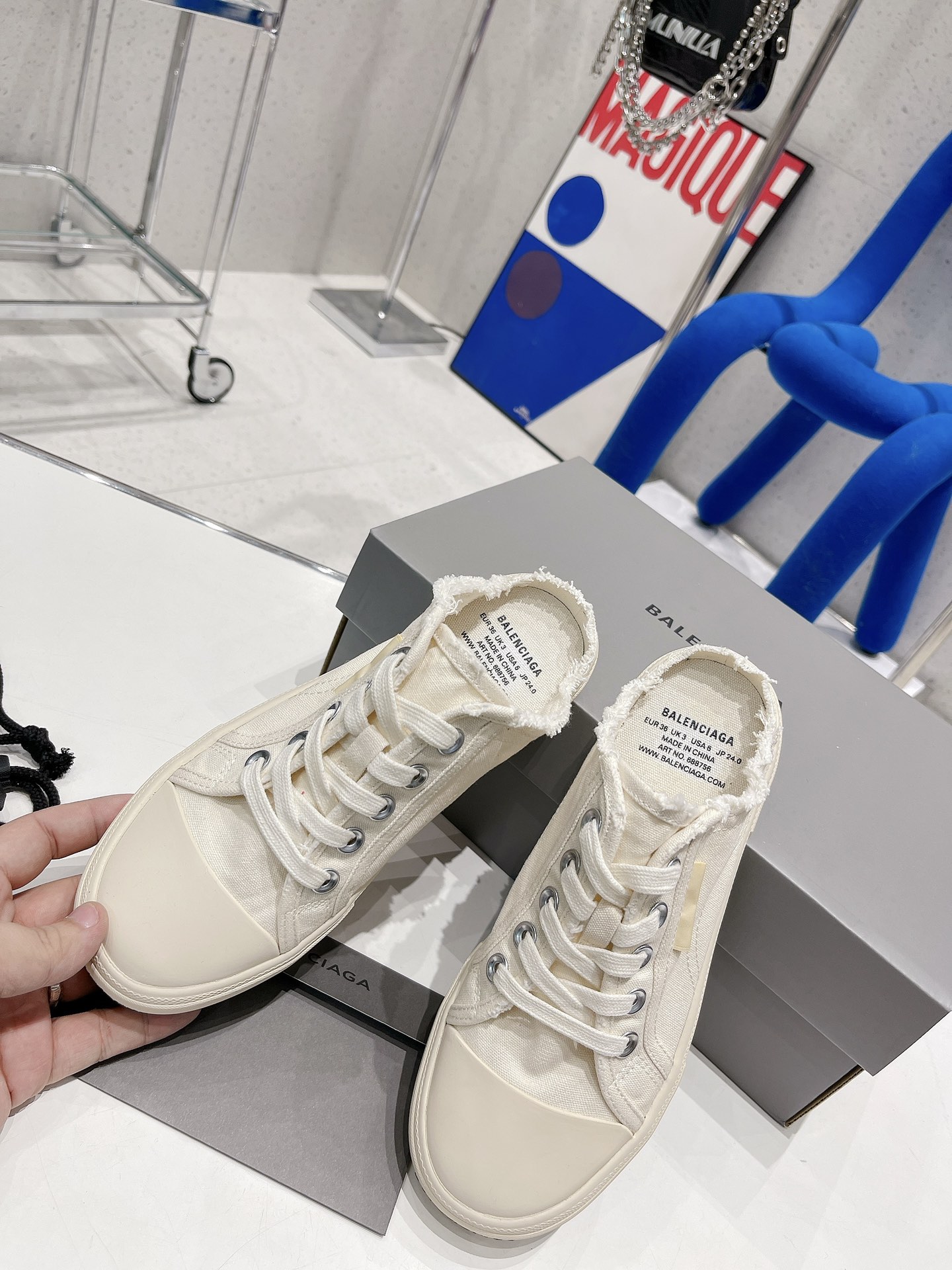 Balenciaga Paris Sneaker 3 - vstockx