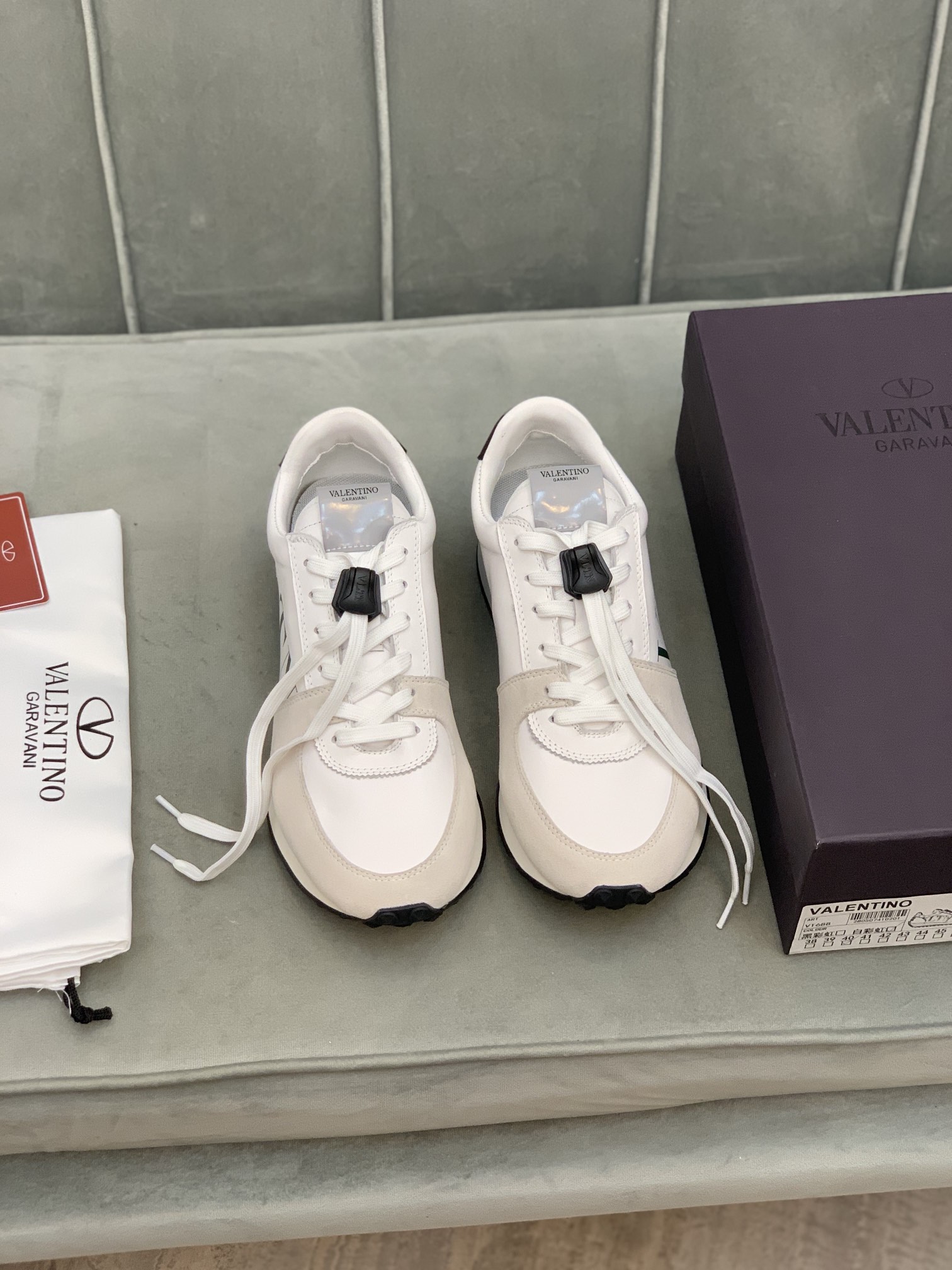 Valentino Garavani Low-top sneakers 3 - vstockx