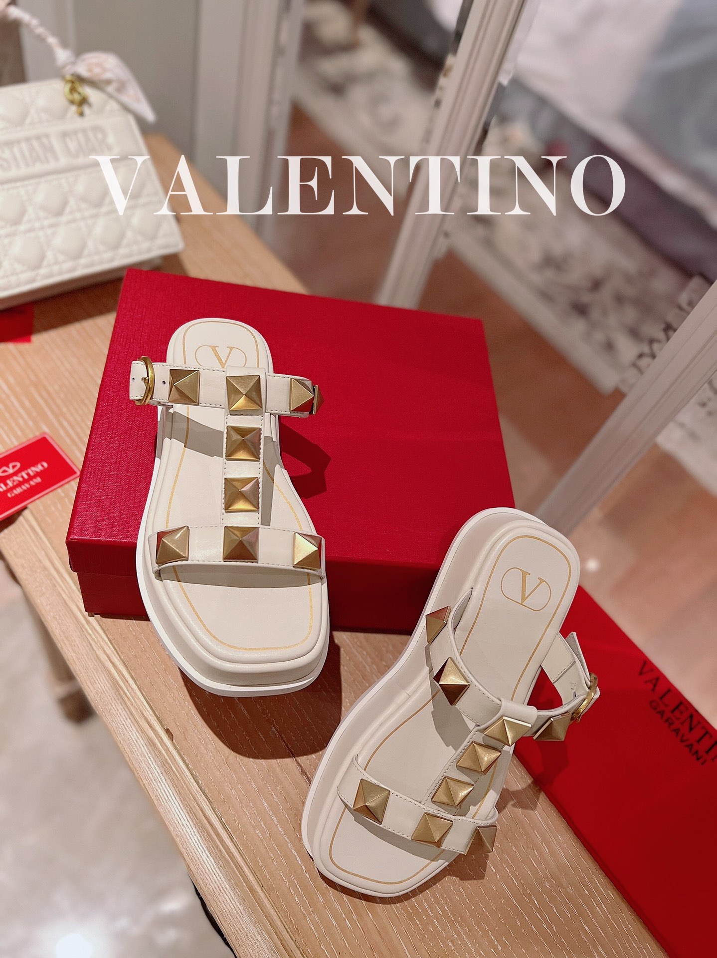VALENTINO GARAVANI Roman Stud WOMEN 1 - vstockx