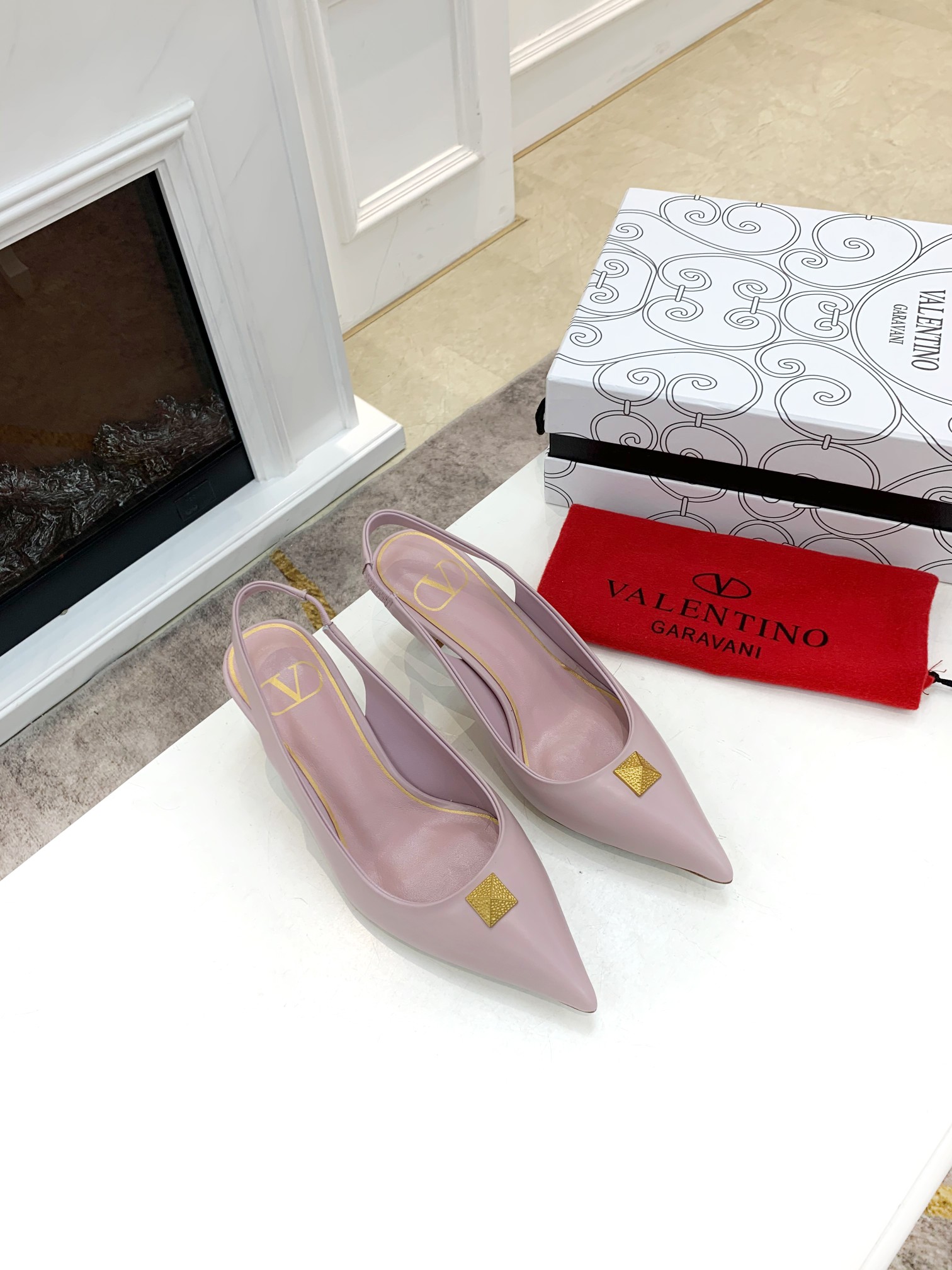 VALENTINO GARAVANI Rockstud WOMEN 37 - vstockx