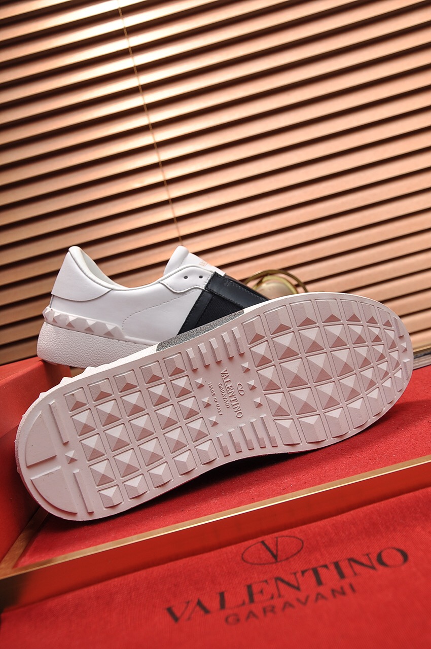 Valentino Garavani Rockstud Untitled calfskin sneaker 17 - vstockx