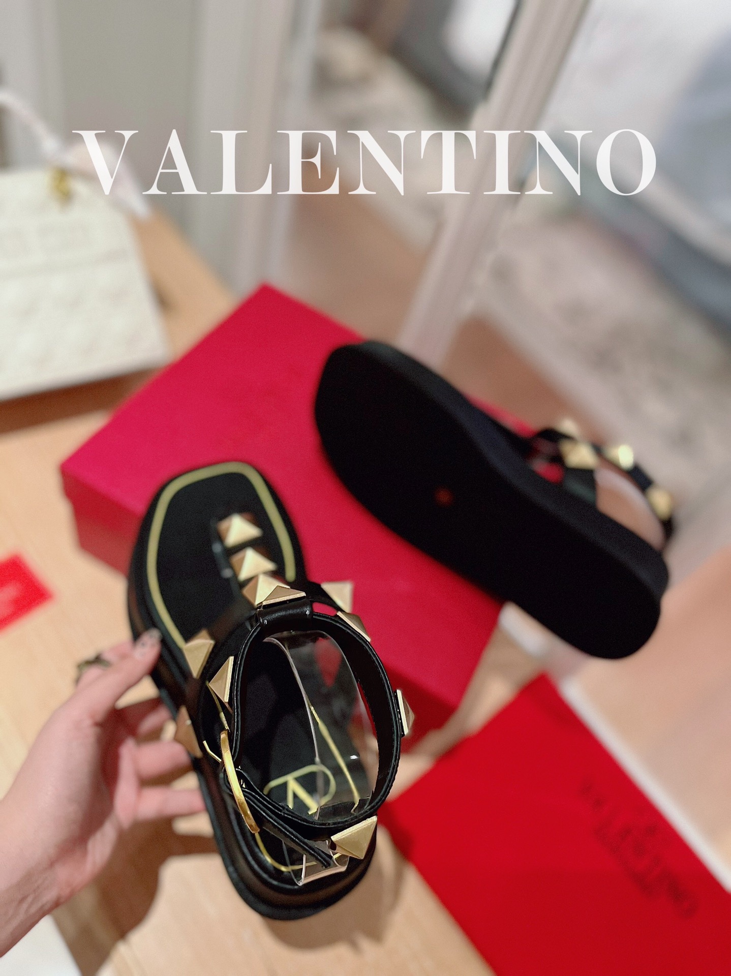 VALENTINO GARAVANI Roman Stud WOMEN 1 - vstockx