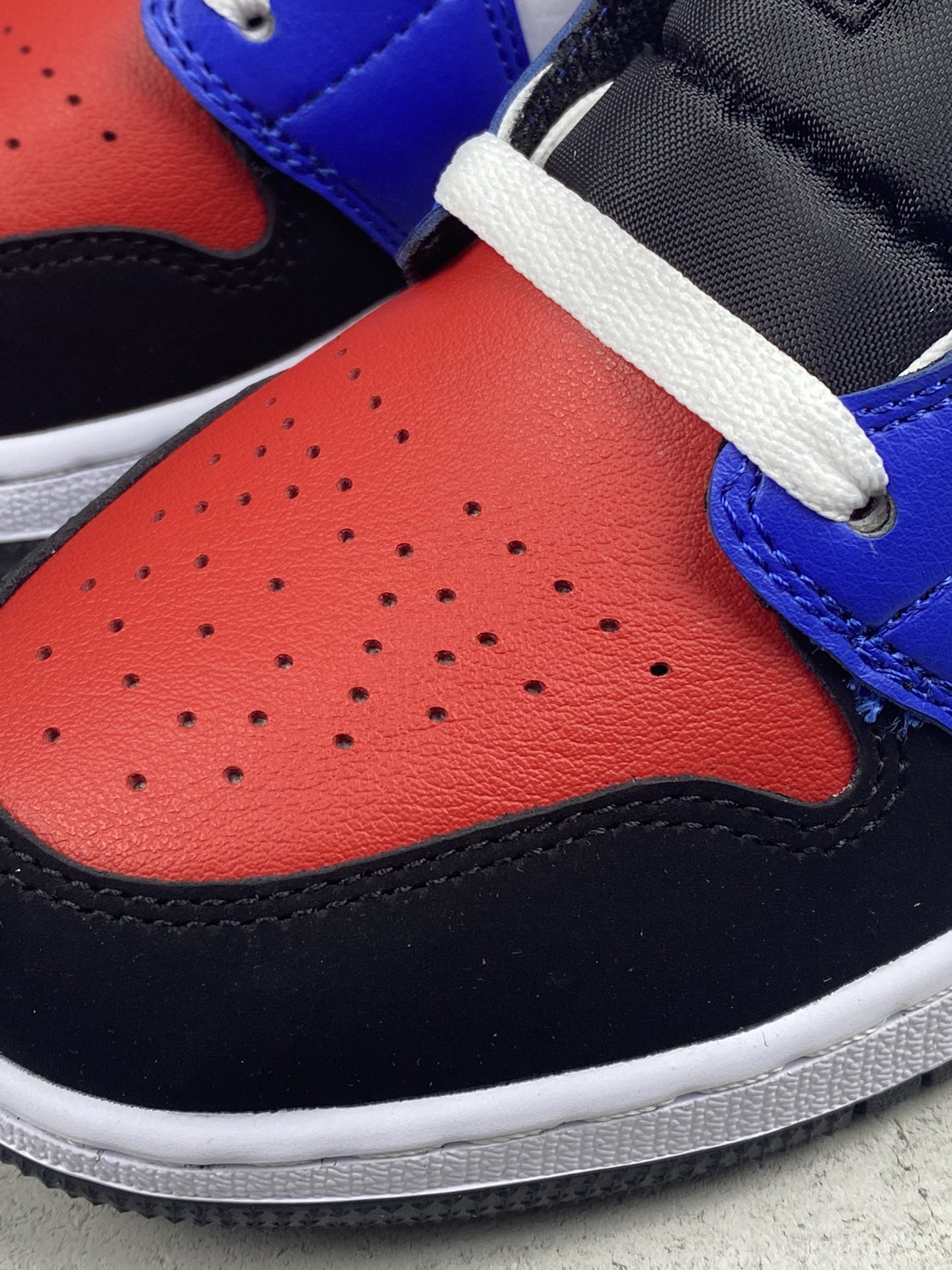 Jordan 1 Mid Top 3 - vstockx